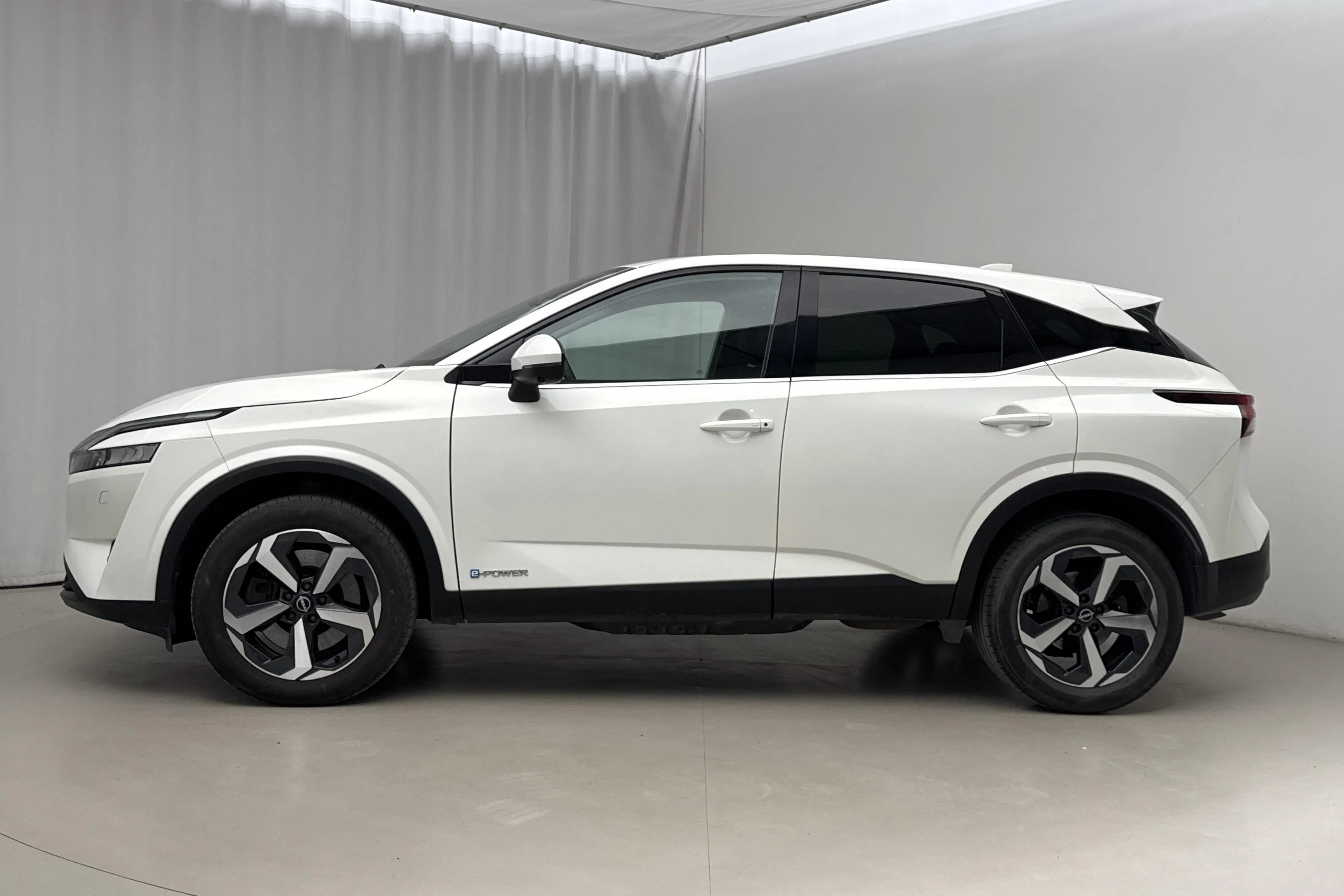 Presentationsfoto 2 av 18: Nissan Qashqai e-power (190hk) - 6 357 mil - Automat - vit - 2023