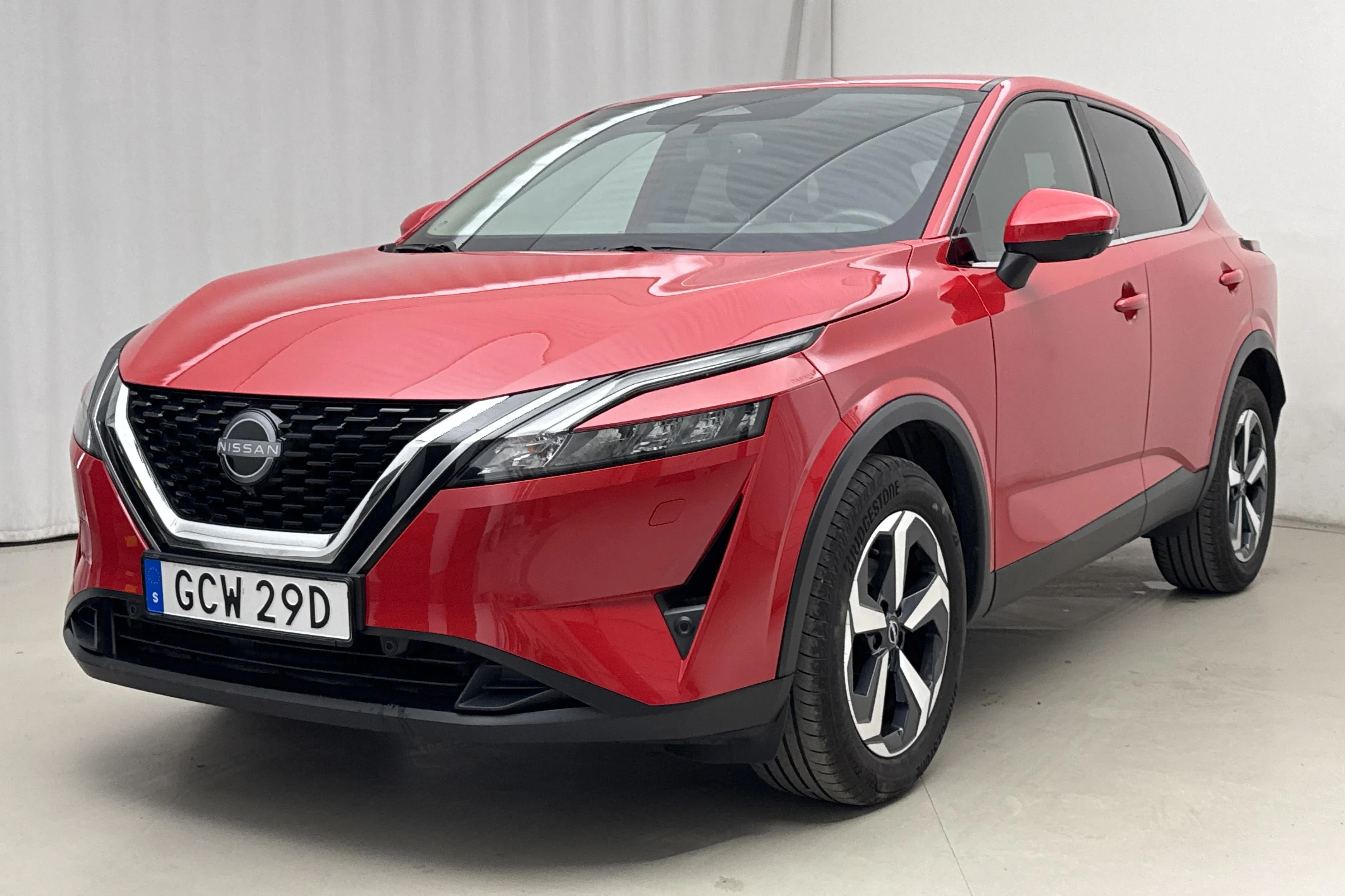 Presentationsfoto 1 av 19: Nissan Qashqai 1.3 MHEV (158hk) - 4 365 mil - Automat - röd - 2023