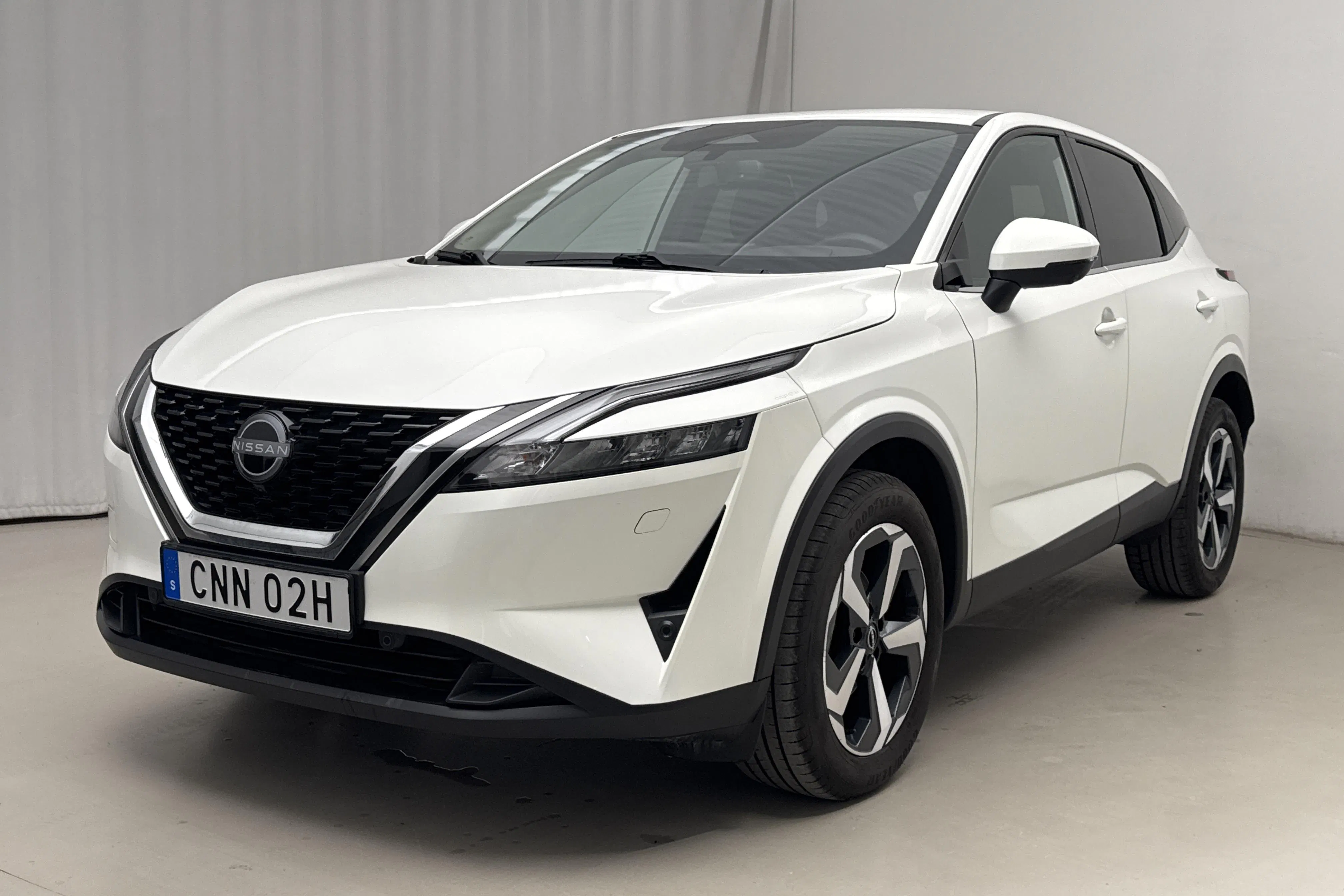 Presentation photo 1 of 18: Nissan Qashqai 1.3 (158hk) - 14 550 km - Automatic - white - 2023