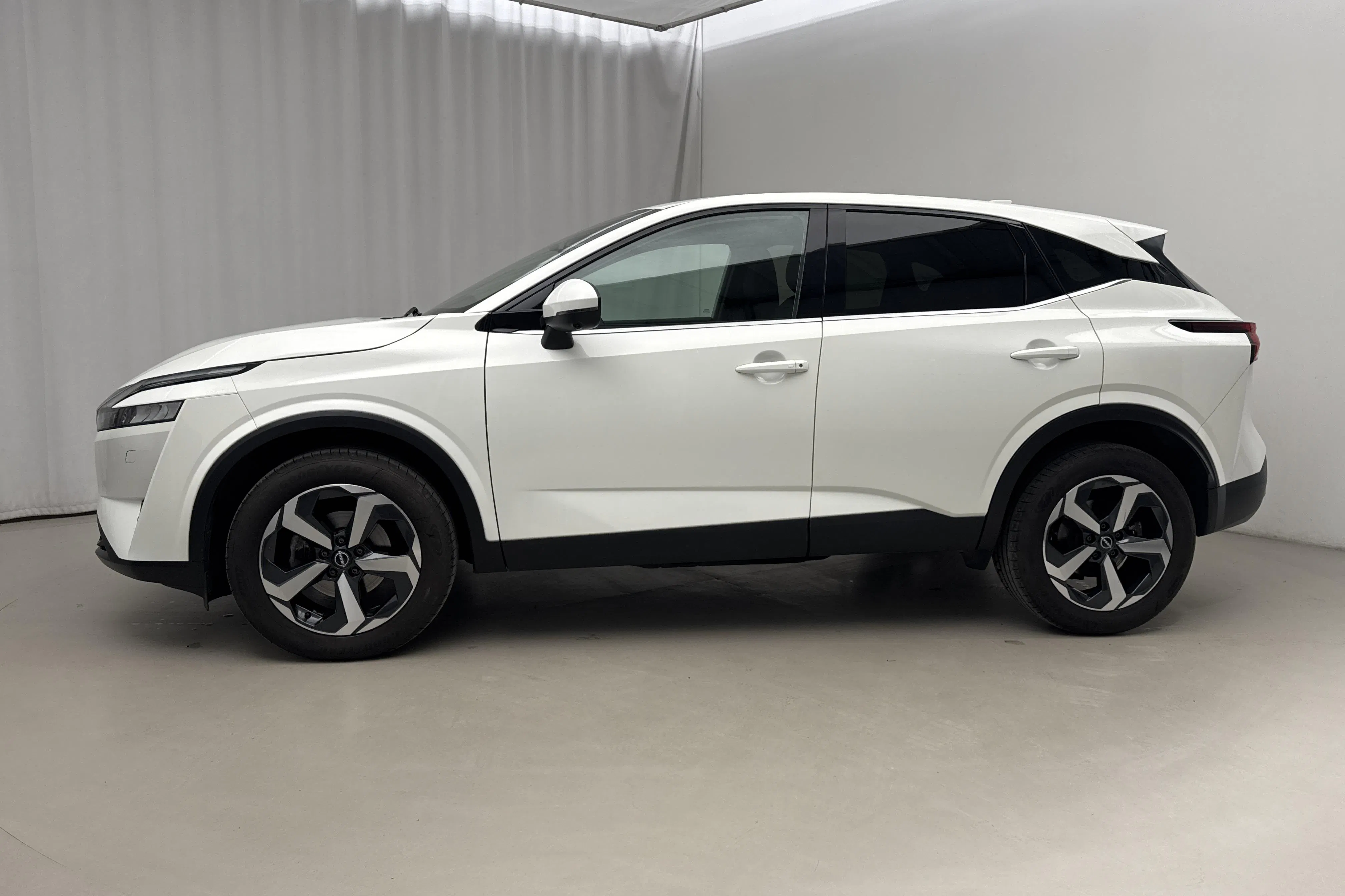 Presentation photo 2 of 18: Nissan Qashqai 1.3 (158hk) - 14 550 km - Automatic - white - 2023