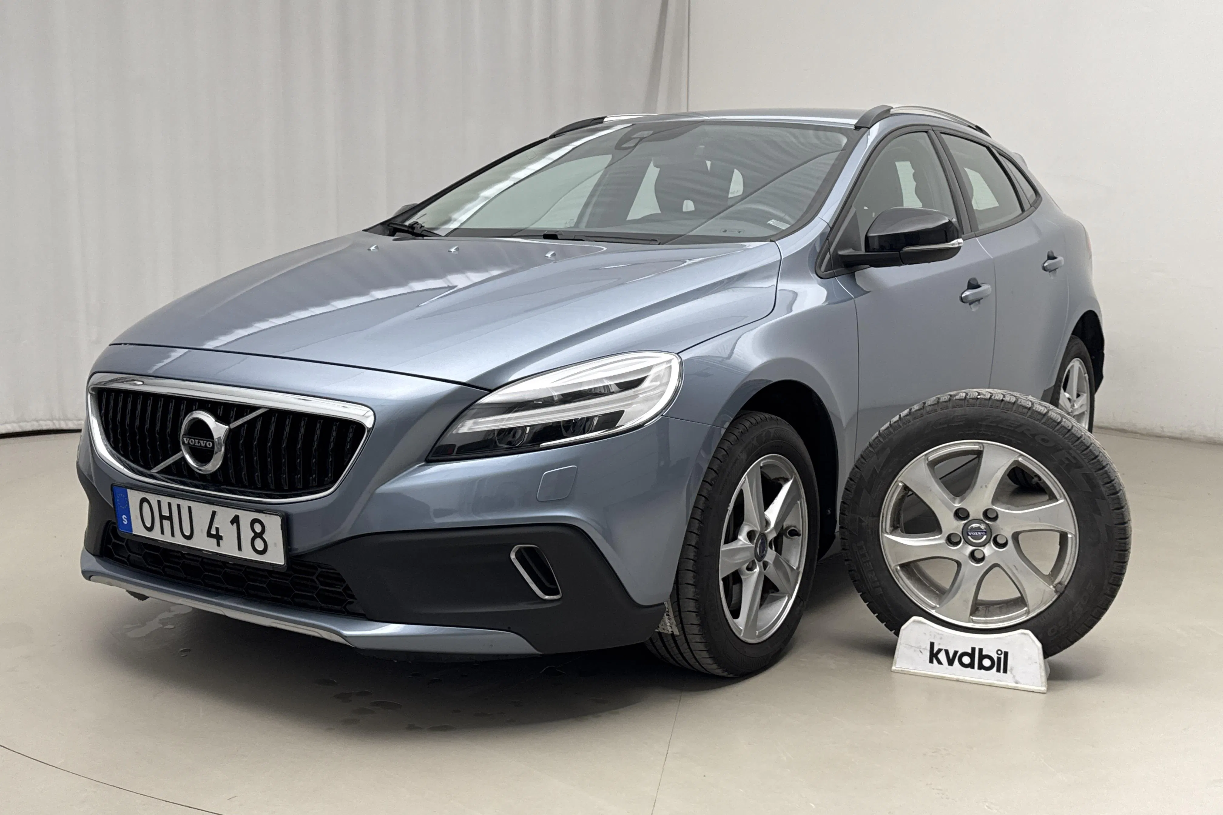 Presentation photo 1 of 17: Volvo V40 Cross Country T3 (152hk) - 53 050 km - Manual - Light Blue - 2017