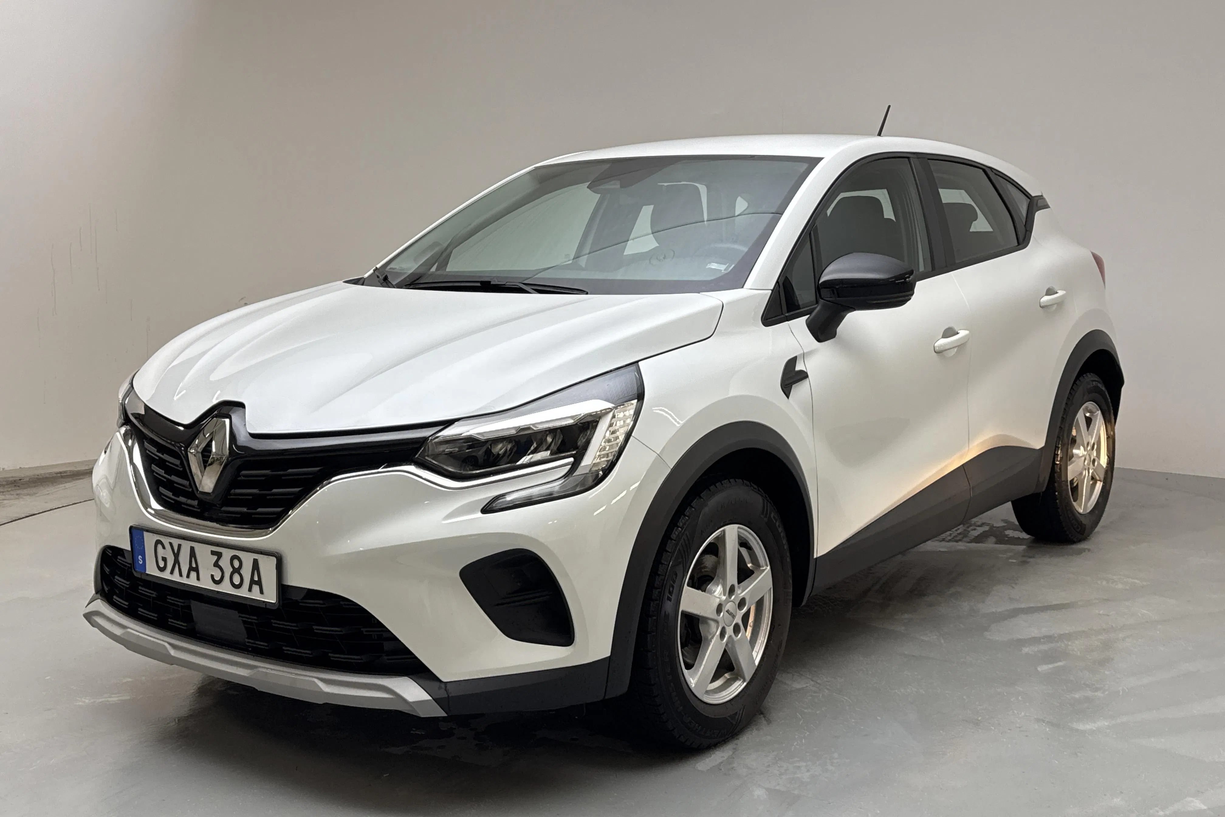 Presentationsfoto 1 av 13: Renault Captur 1.0 TCe (90hk) - 7 798 mil - Manuell - vit - 2022