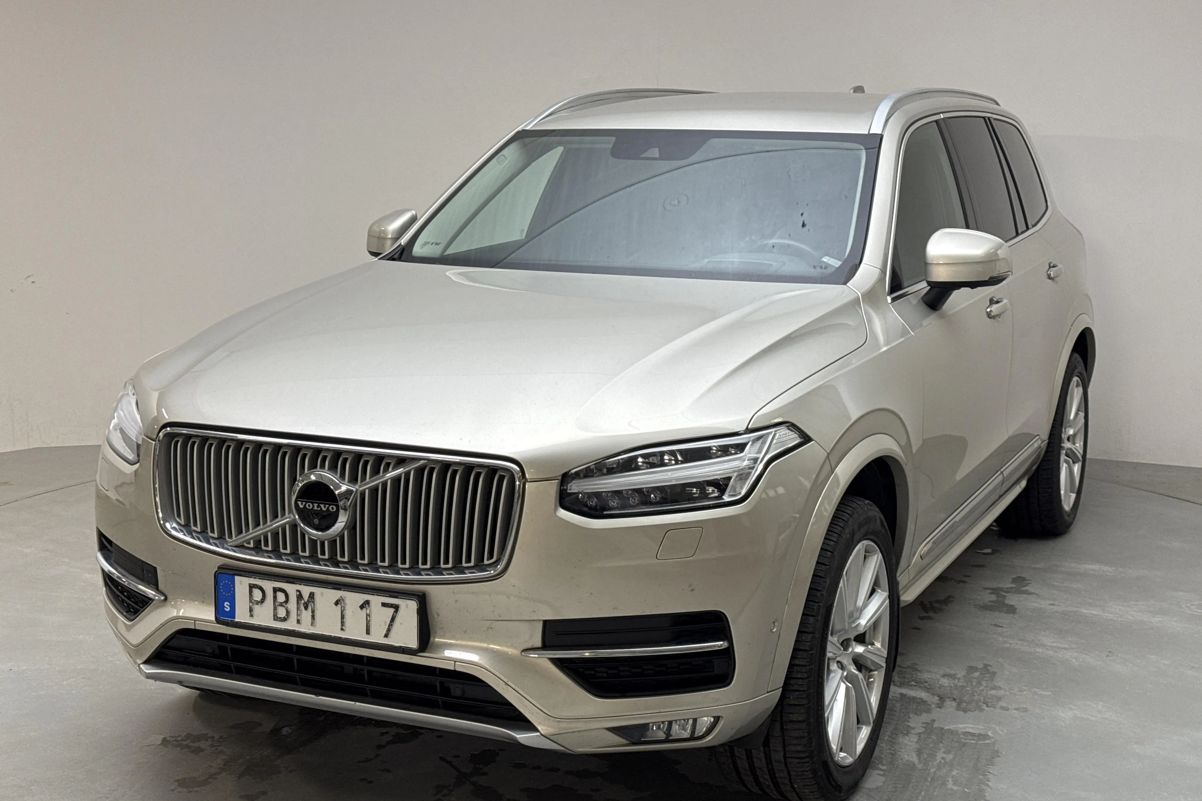 Presentationsfoto 1 av 16: Volvo XC90 D4 AWD (190hk) - 15 668 mil - Automat - Light Brown - 2018