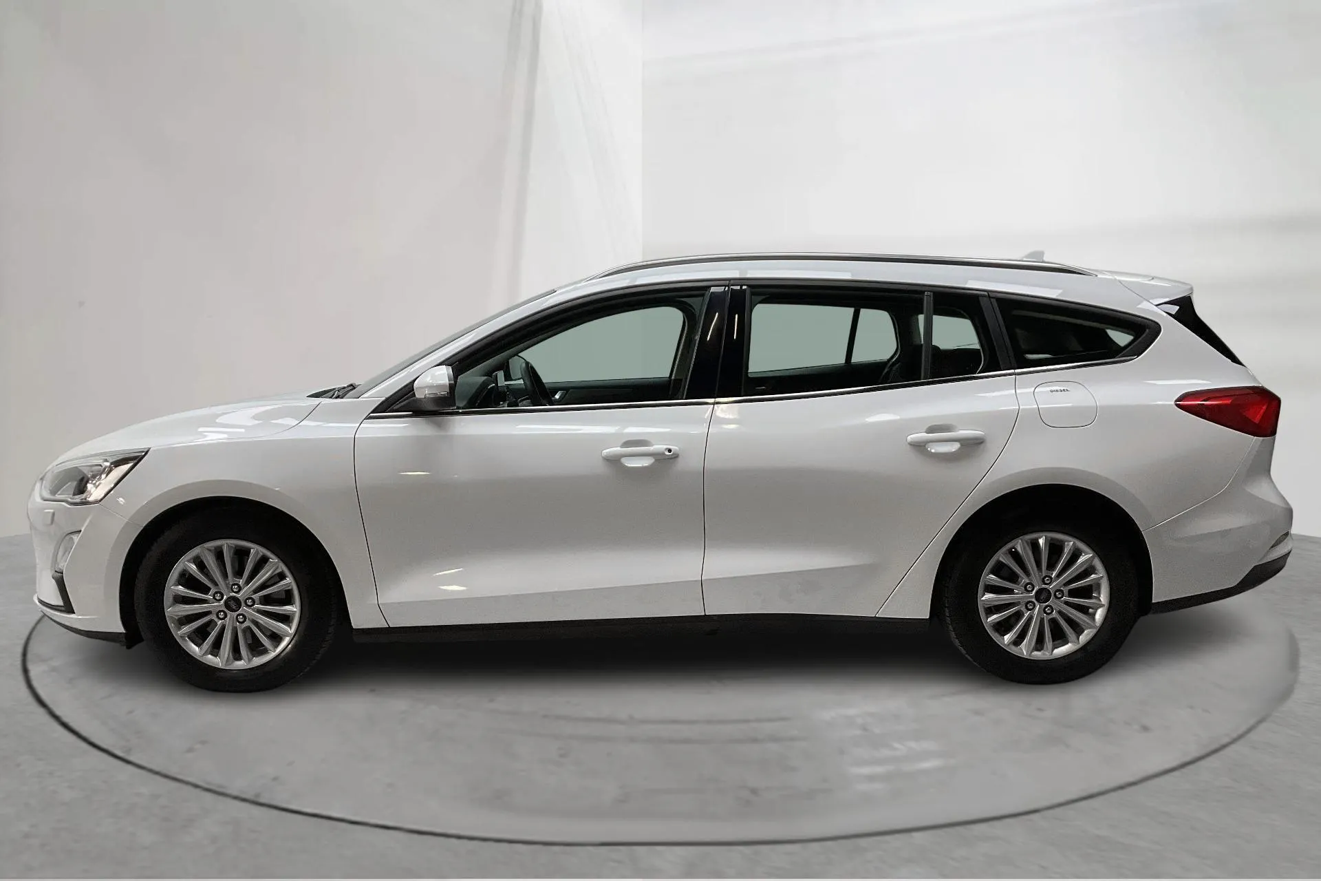 Presentationsfoto 2 av 14: Ford Focus 1.5 TDCi Kombi (120hk) - 6 200 mil - Manuell - vit - 2019