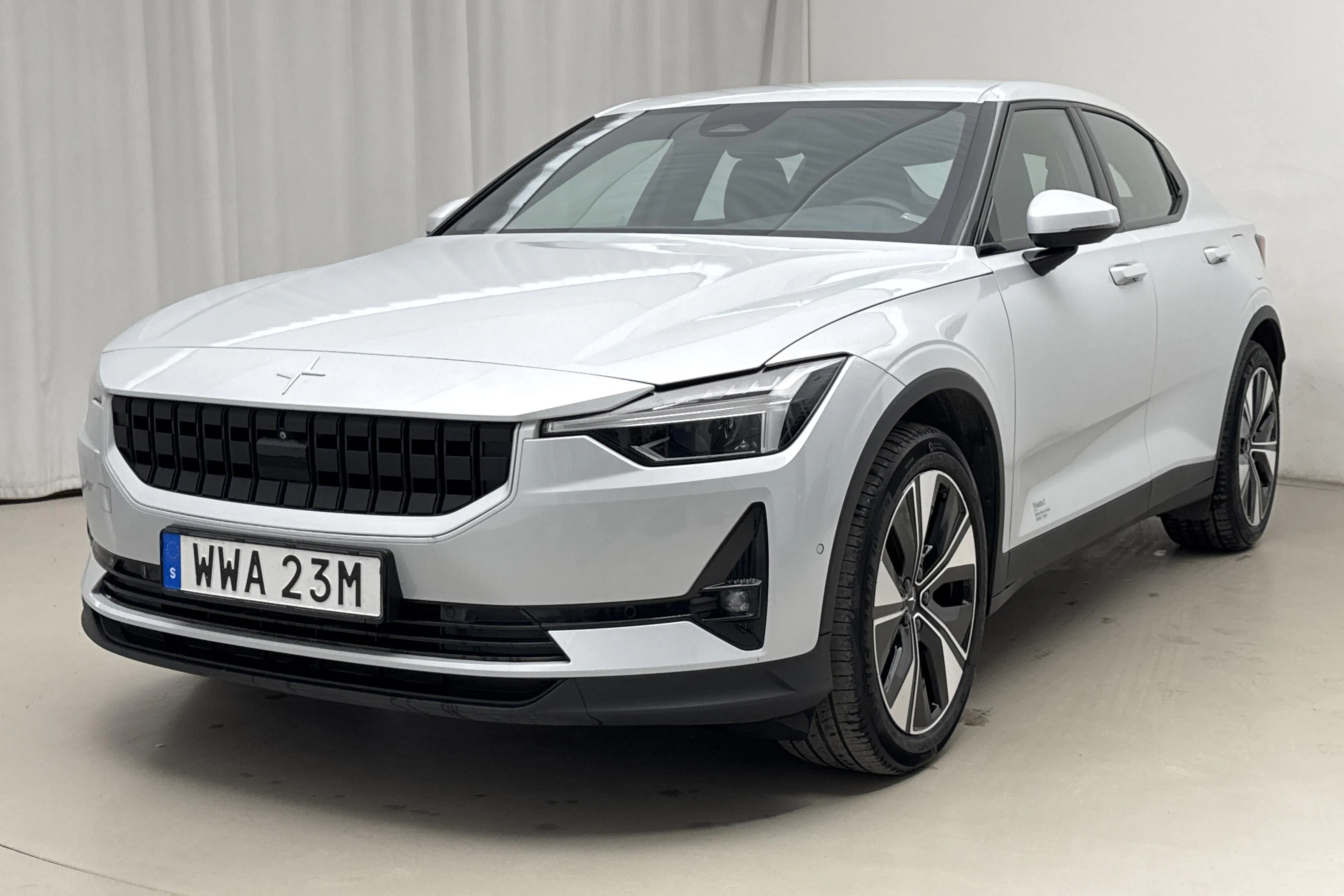 Presentationsfoto 1 av 26: Polestar 2 Standard range Single motor (231hk) - 12 428 mil - Automat - silver - 2023