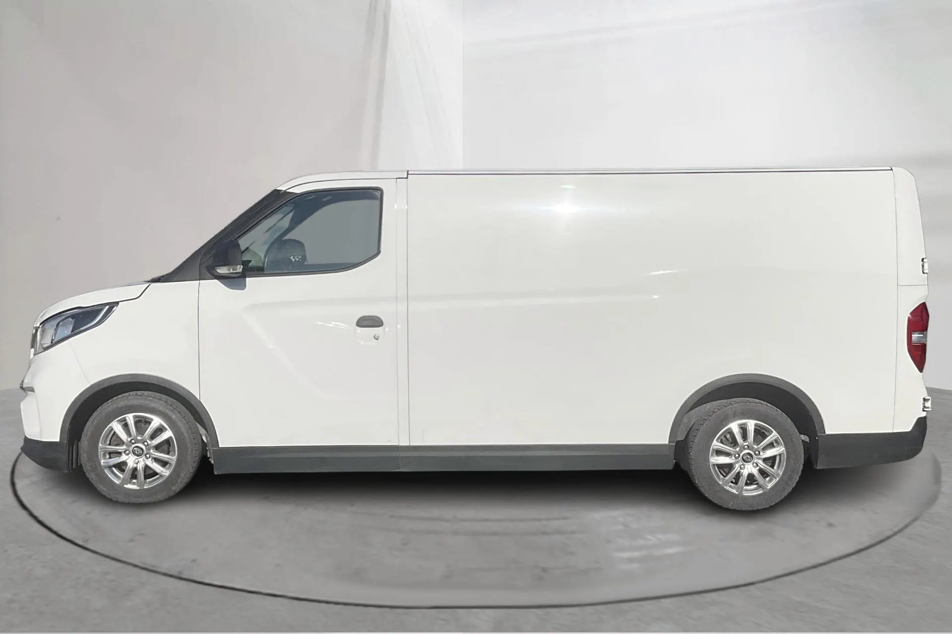 Presentation photo 2 of 15: Maxus e-Deliver 3 50.2kWh (122hk) - 49 150 km - Automatic - white - 2022