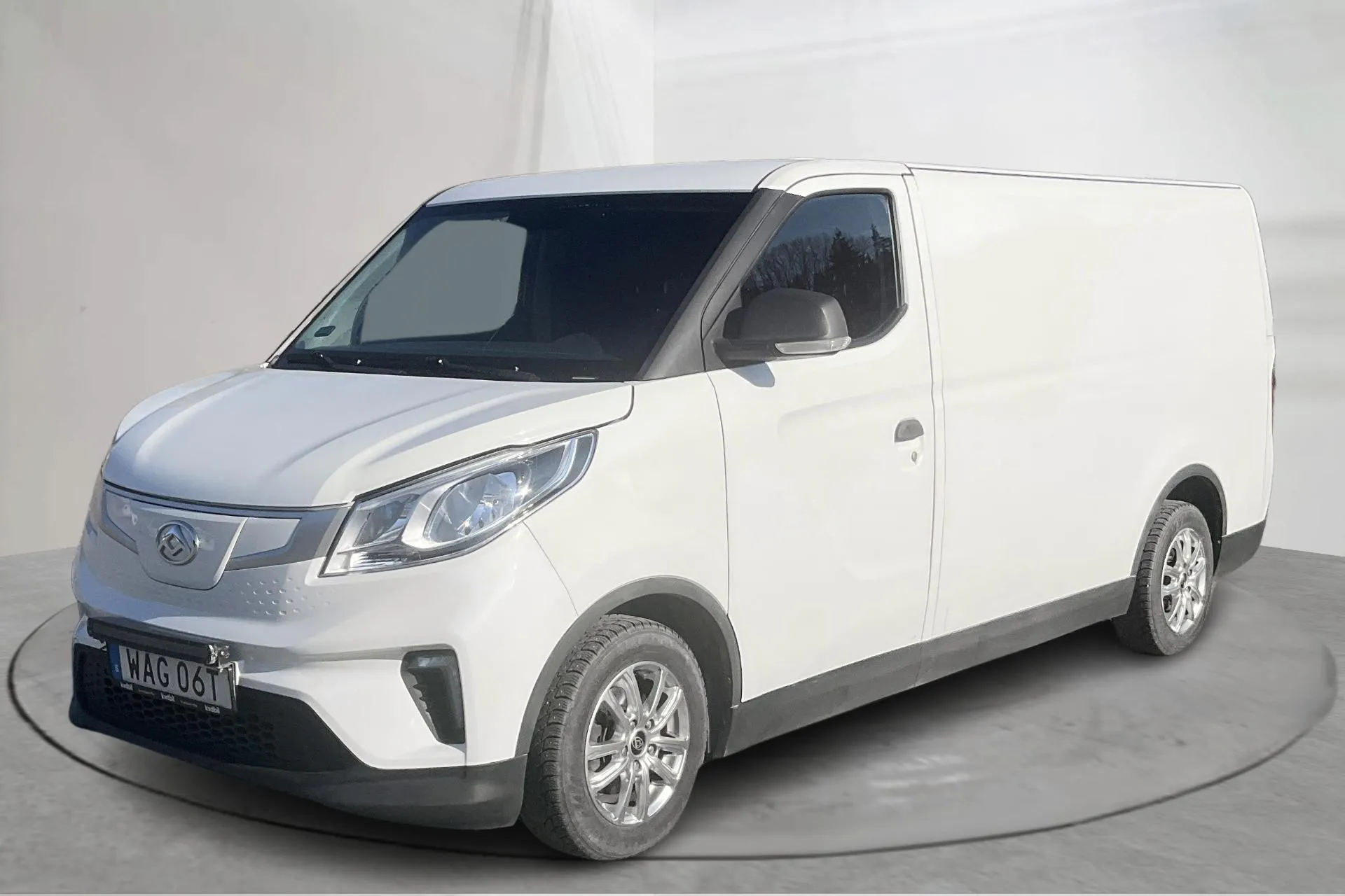 Presentation photo 1 of 15: Maxus e-Deliver 3 50.2kWh (122hk) - 49 150 km - Automatic - white - 2022