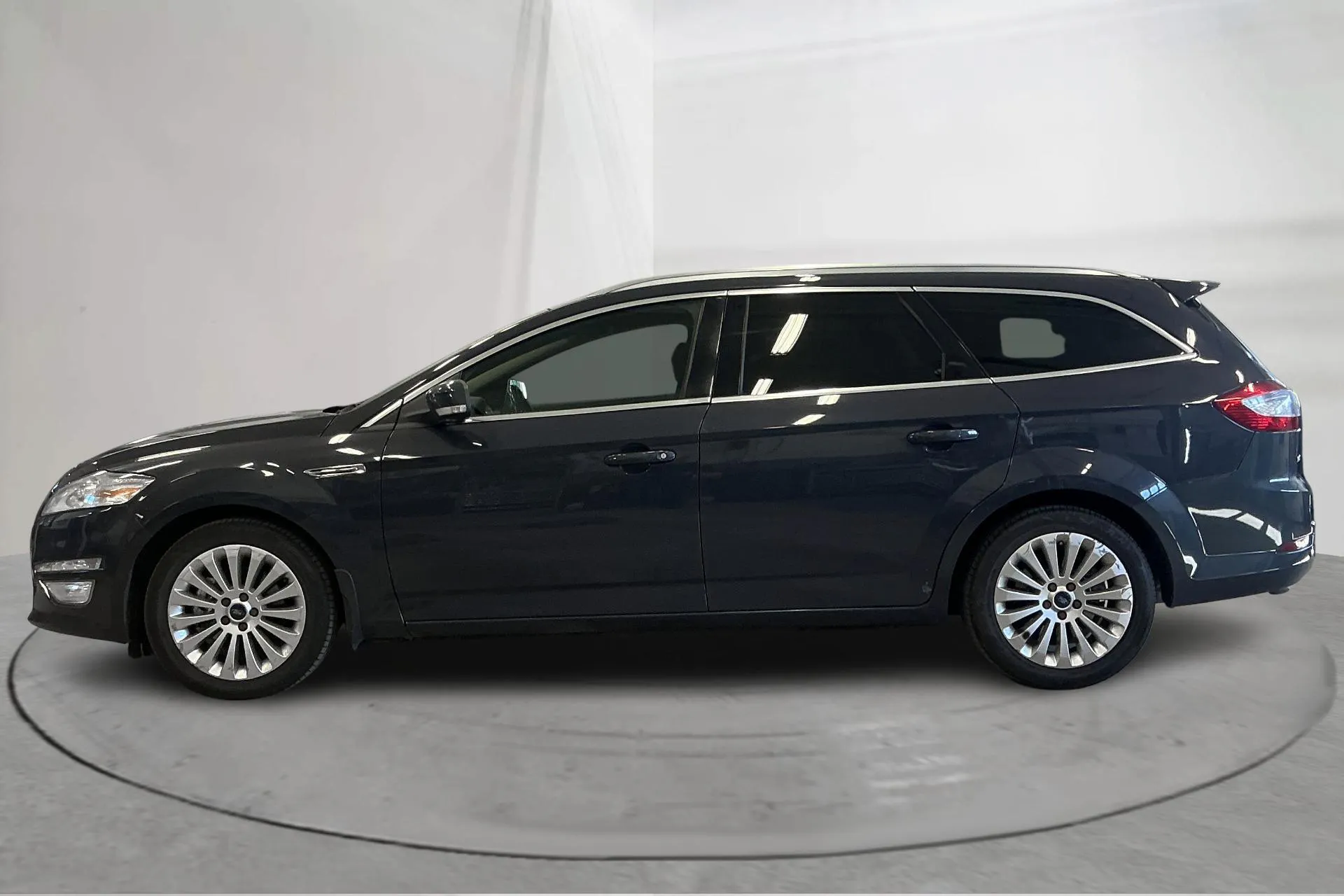 Presentation photo 2 of 17: Ford Mondeo 2.0 Duratorq TDCi Kombi (163hk) - 234 630 km - Automatic - gray - 2014