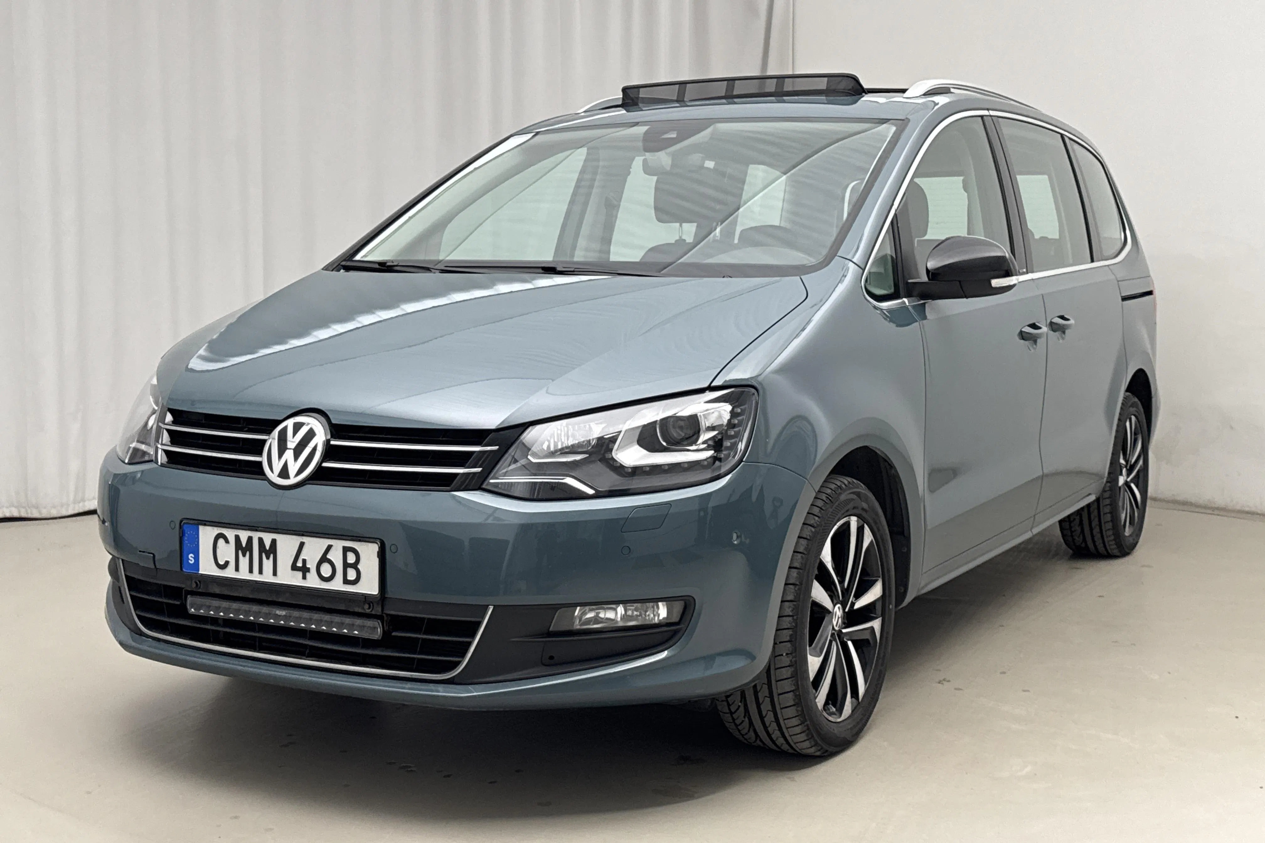 Esittelykuva 1 osoitteesta 26: VW Sharan 2.0 TDI (150hk) - 130 220 km - Automaattinen - sininen - 2020