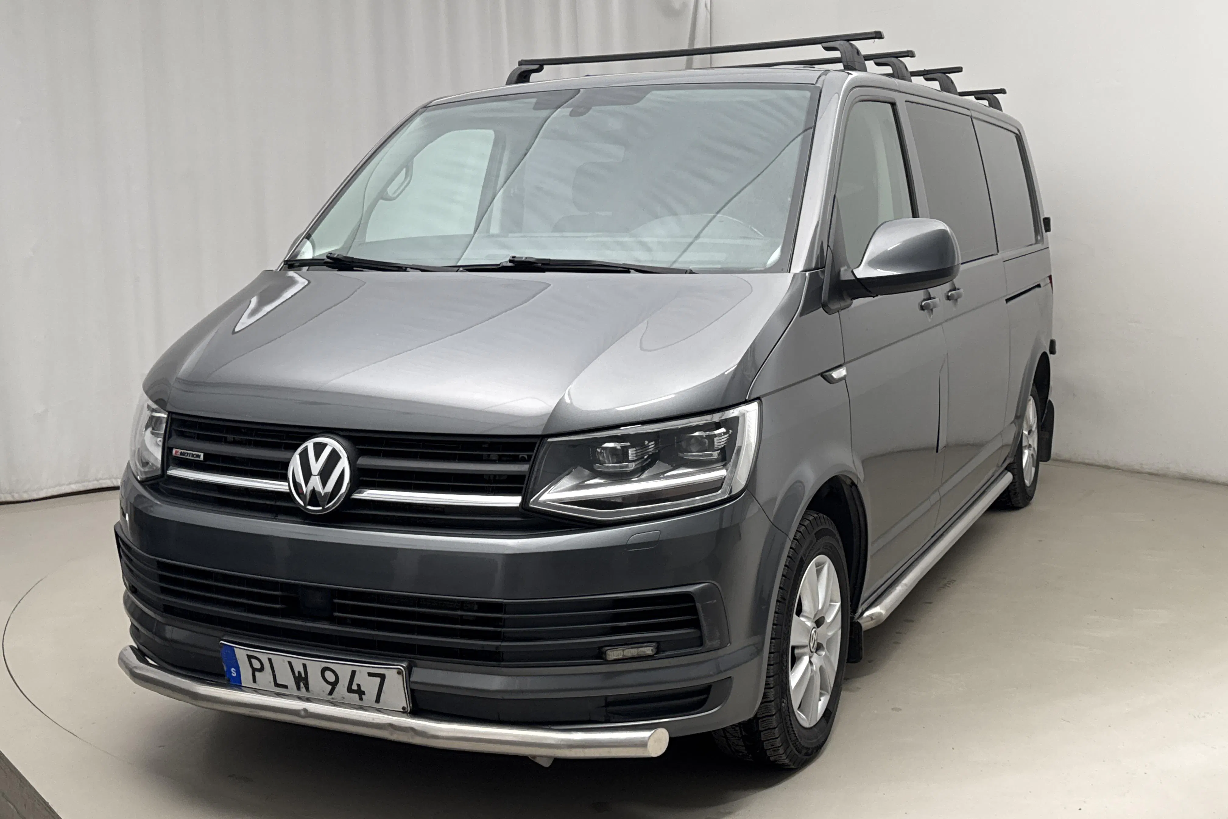 Presentation photo 1 of 14: VW Transporter T6 2.0 TDI BMT Skåp 4MOTION (150hk) - 295 230 km - Automatic - gray - 2018