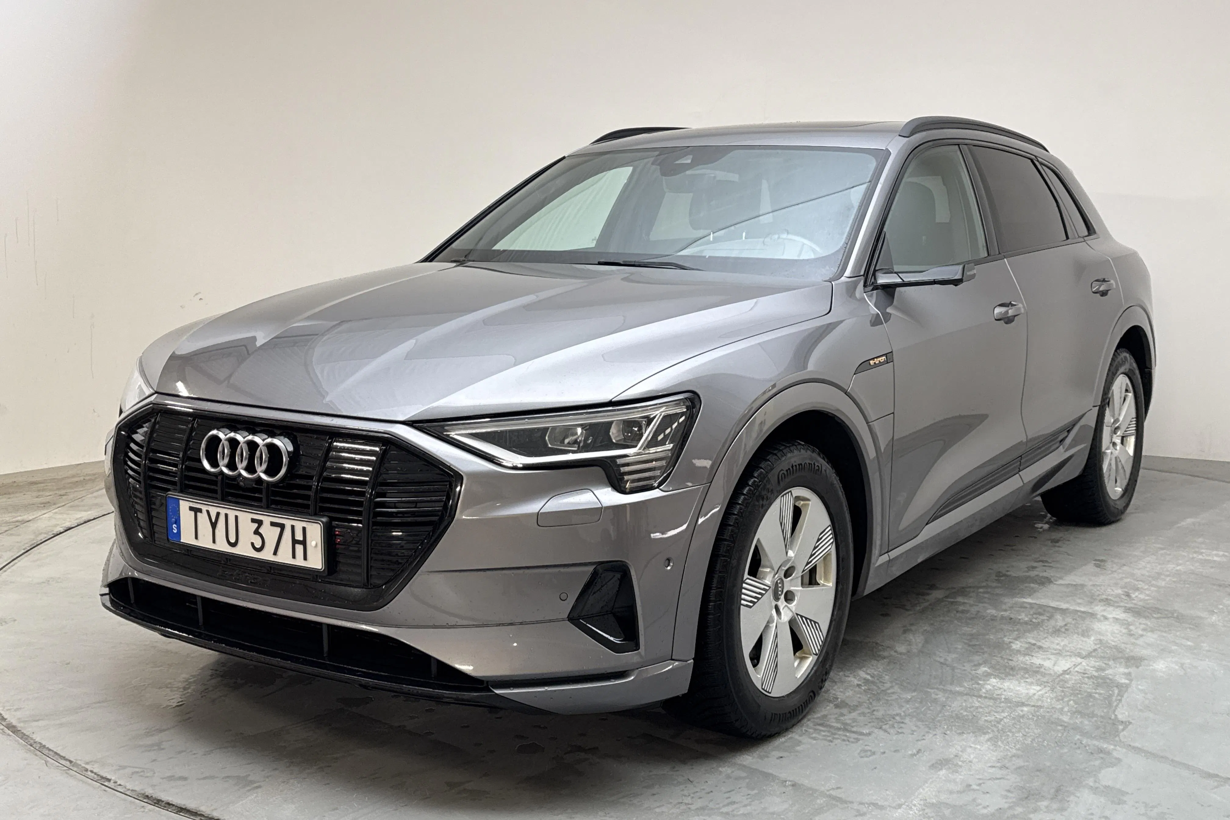 Presentationsfoto 1 av 18: Audi e-tron 55 quattro 95kWh (360hk) - 14 246 mil - Automat - grå - 2020