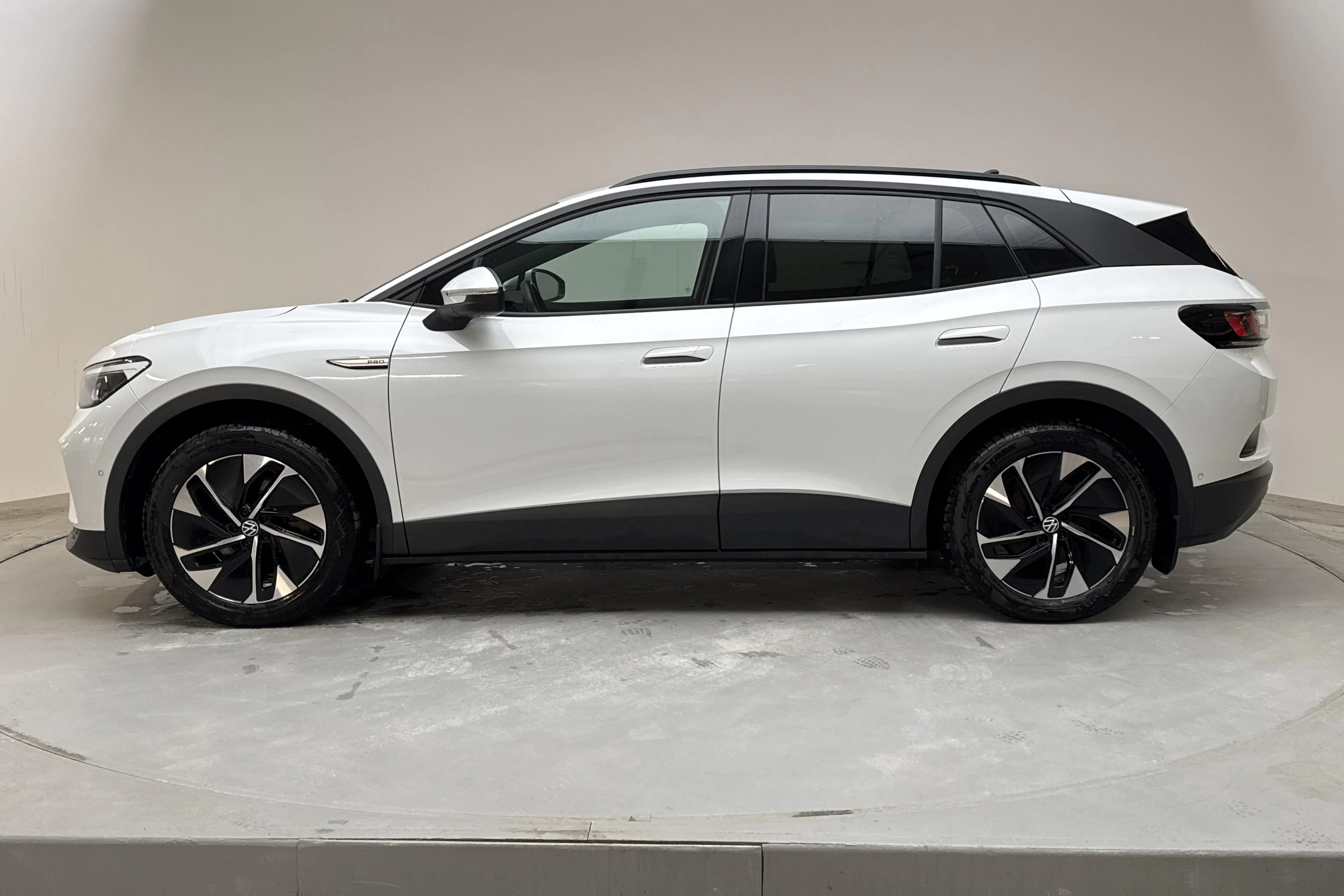 Presentationsfoto 2 av 16: VW ID.4 77kWh (204hk) - 9 326 mil - Automat - vit - 2023