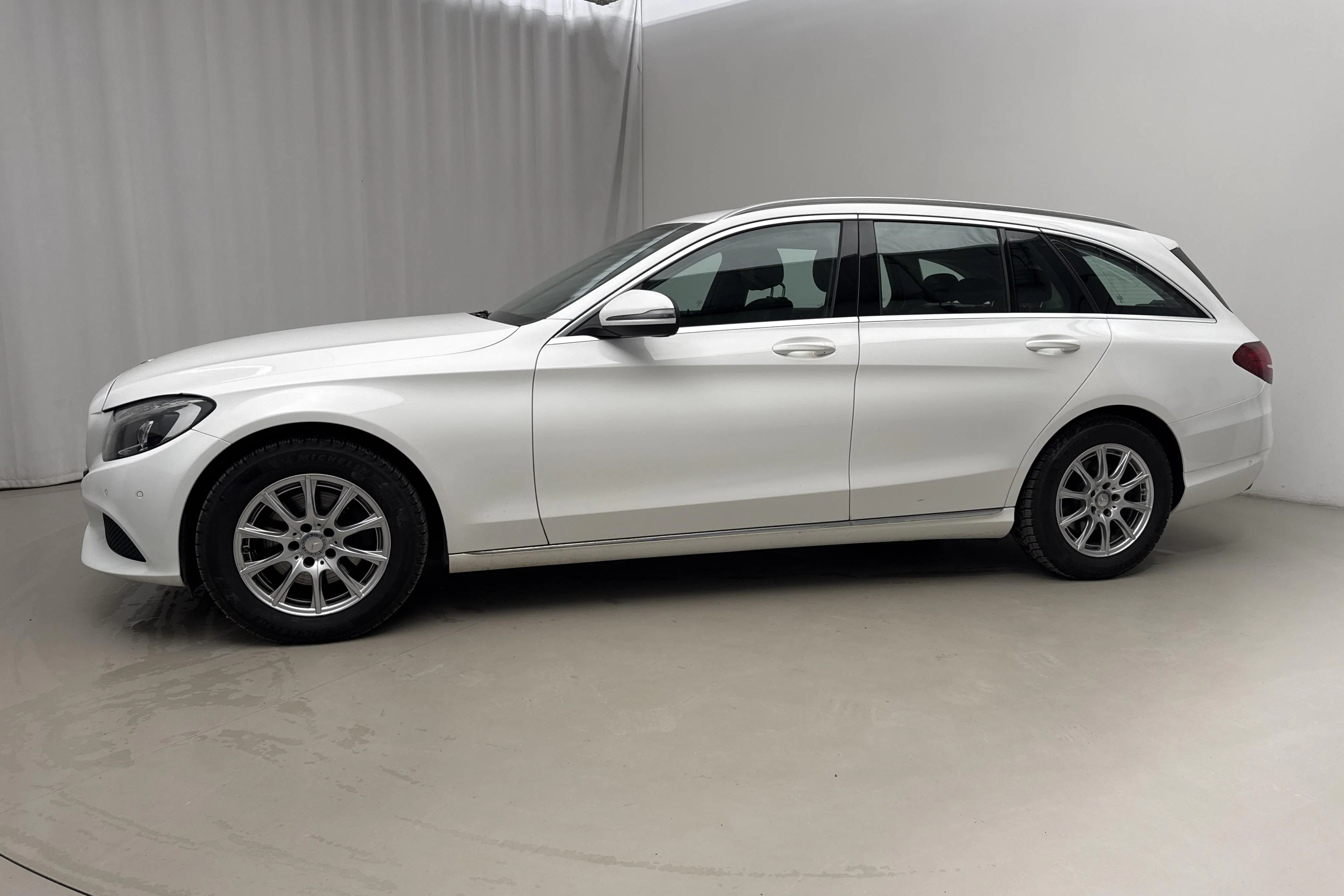 Presentationsfoto 2 av 15: Mercedes C 220 d Kombi S205 (170hk) - 14 084 mil - Automat - vit - 2016
