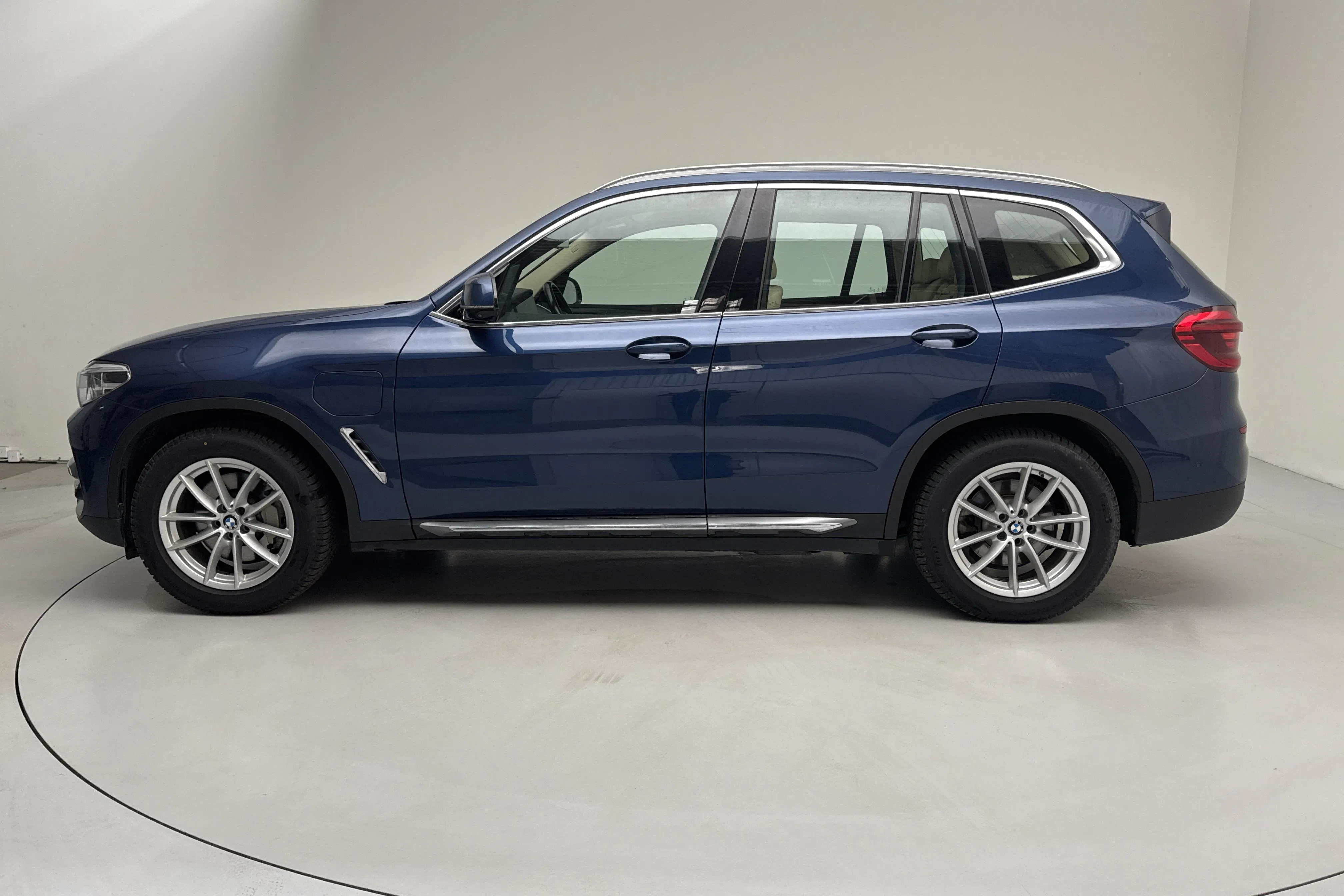 Presentationsfoto 2 av 23: BMW X3 xDrive30e, G01 (292hk) - 17 508 mil - Automat - blå - 2020