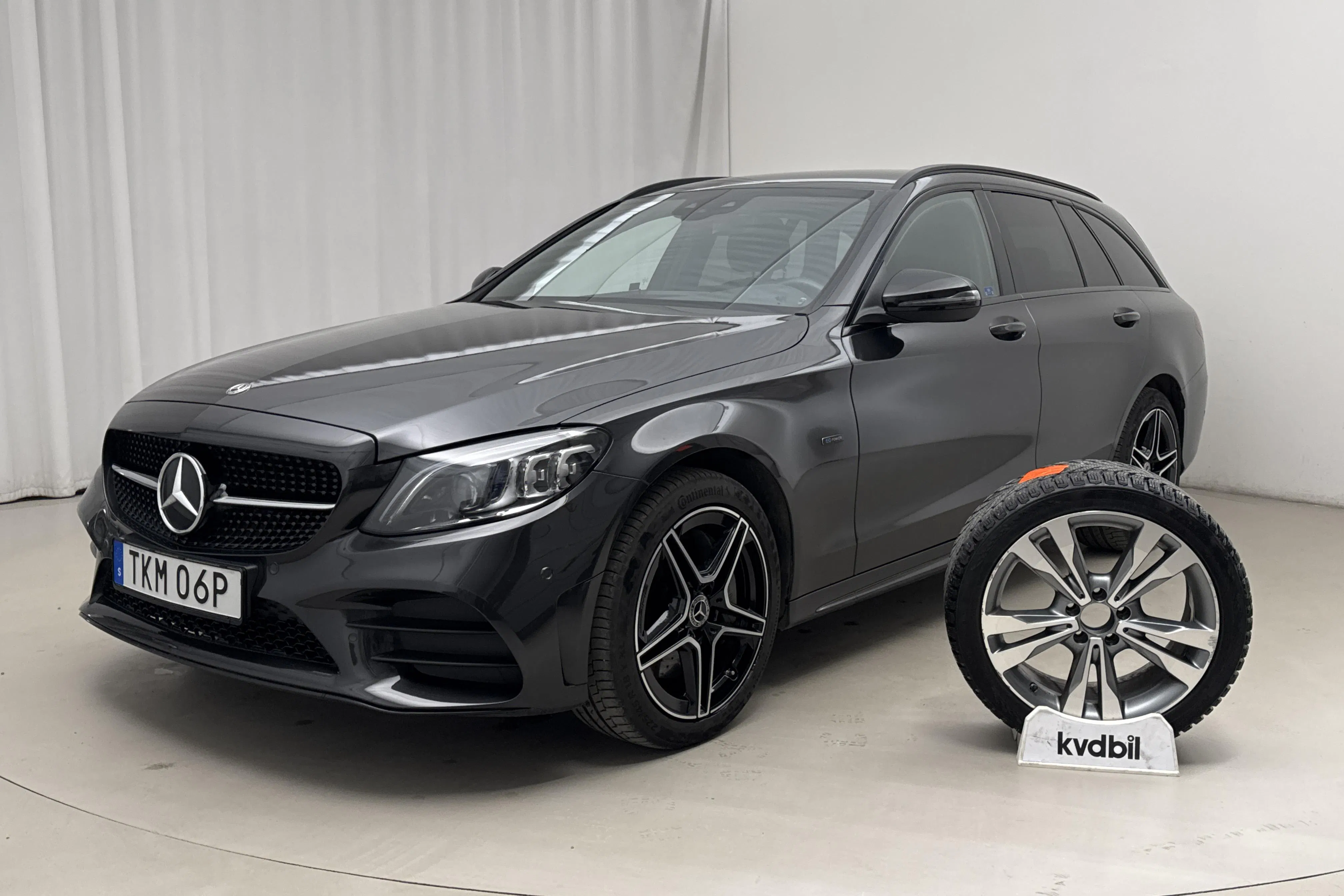 Presentation photo 1 of 18: Mercedes C 300 e Kombi S205 (320hk) - 46 450 km - Automatic - gray - 2021