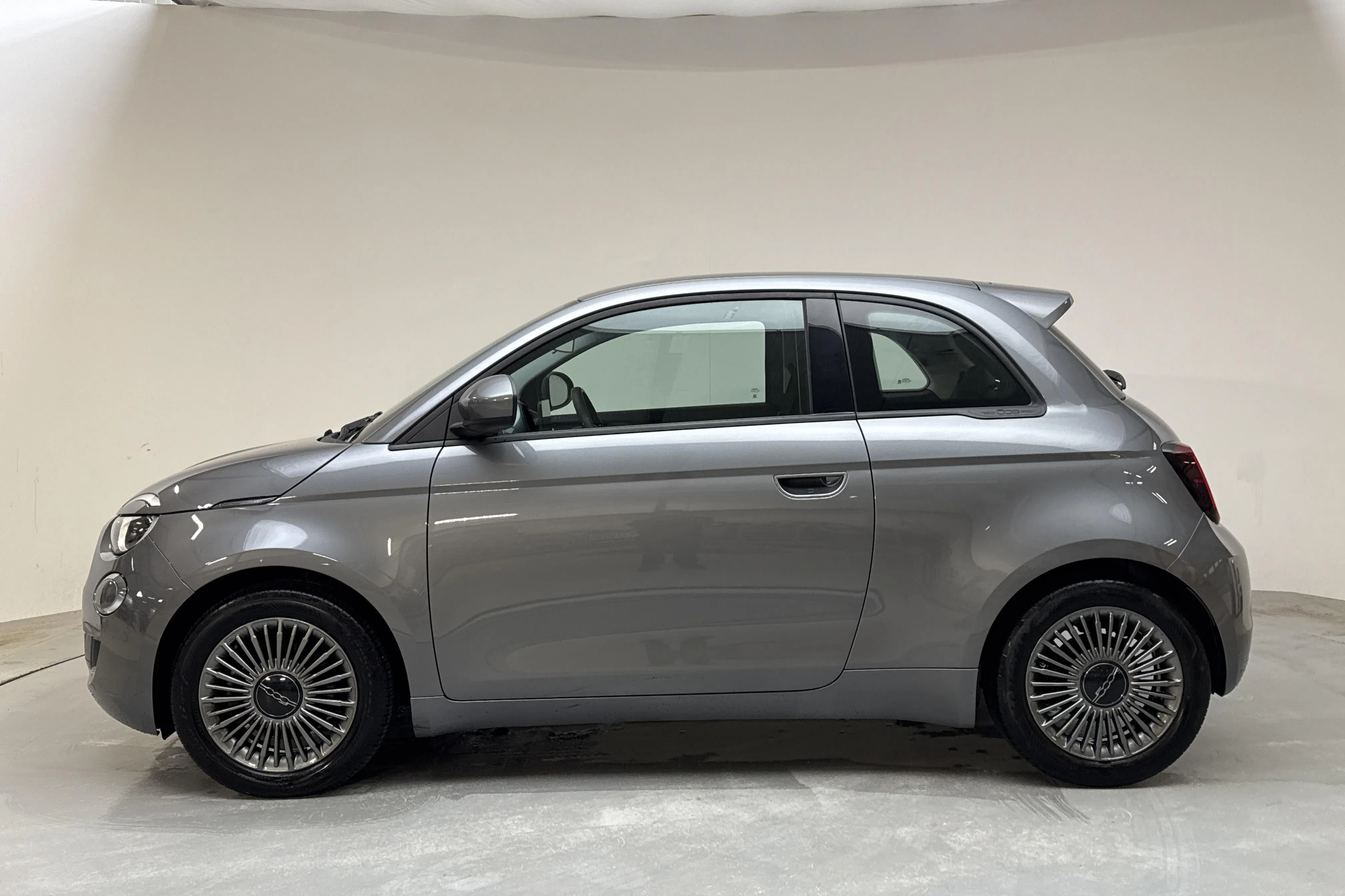 Presentationsfoto 2 av 16: Fiat 500e (118hk) - 4 058 mil - Automat - grå - 2022