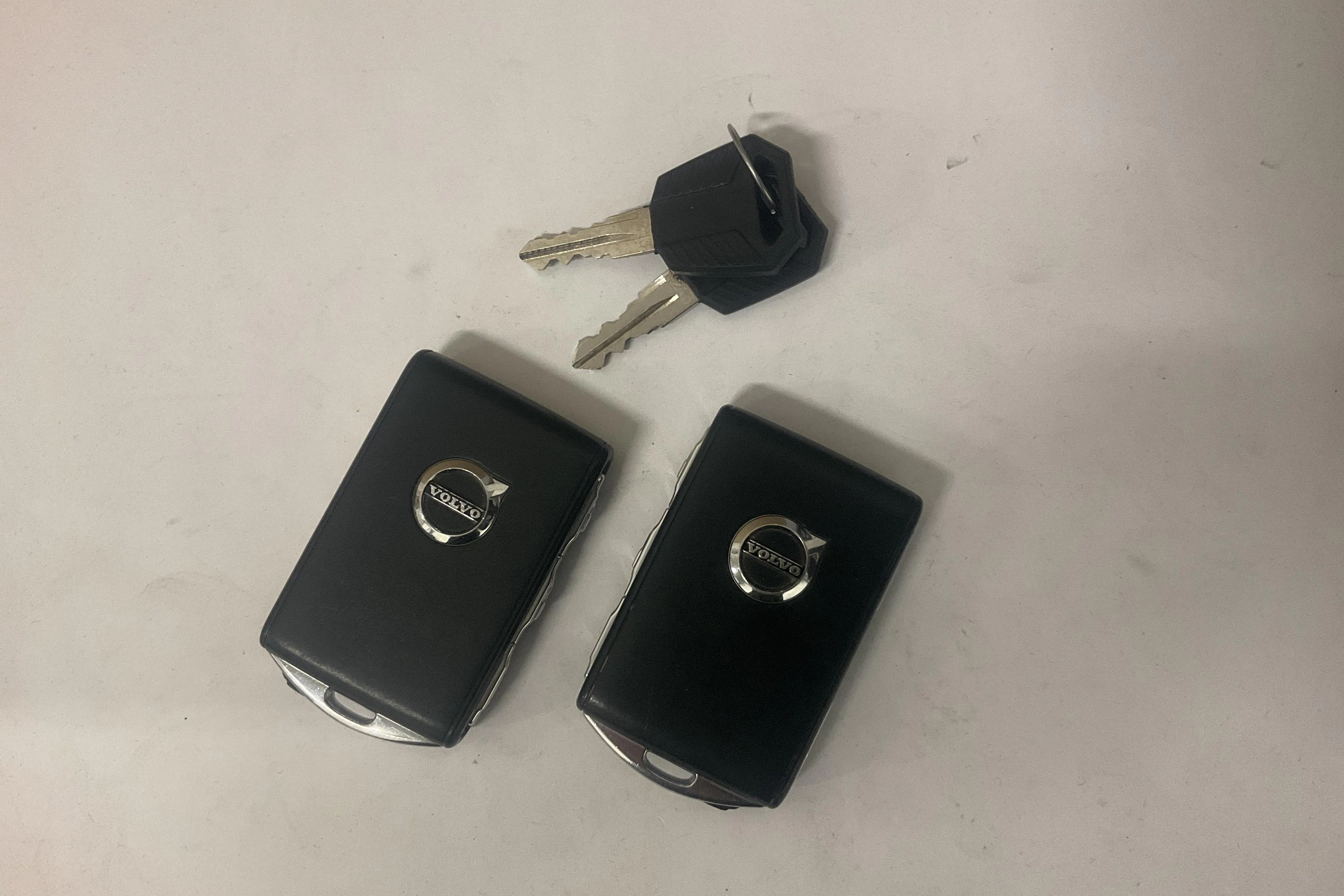 Presentationsfoto 21 av 21: Volvo XC60 T8 AWD Recharge (390hk) - 17 722 mil - Automat - vit - 2019