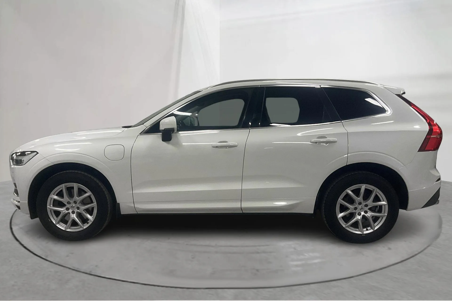 Presentationsfoto 2 av 21: Volvo XC60 T8 AWD Recharge (390hk) - 17 722 mil - Automat - vit - 2019