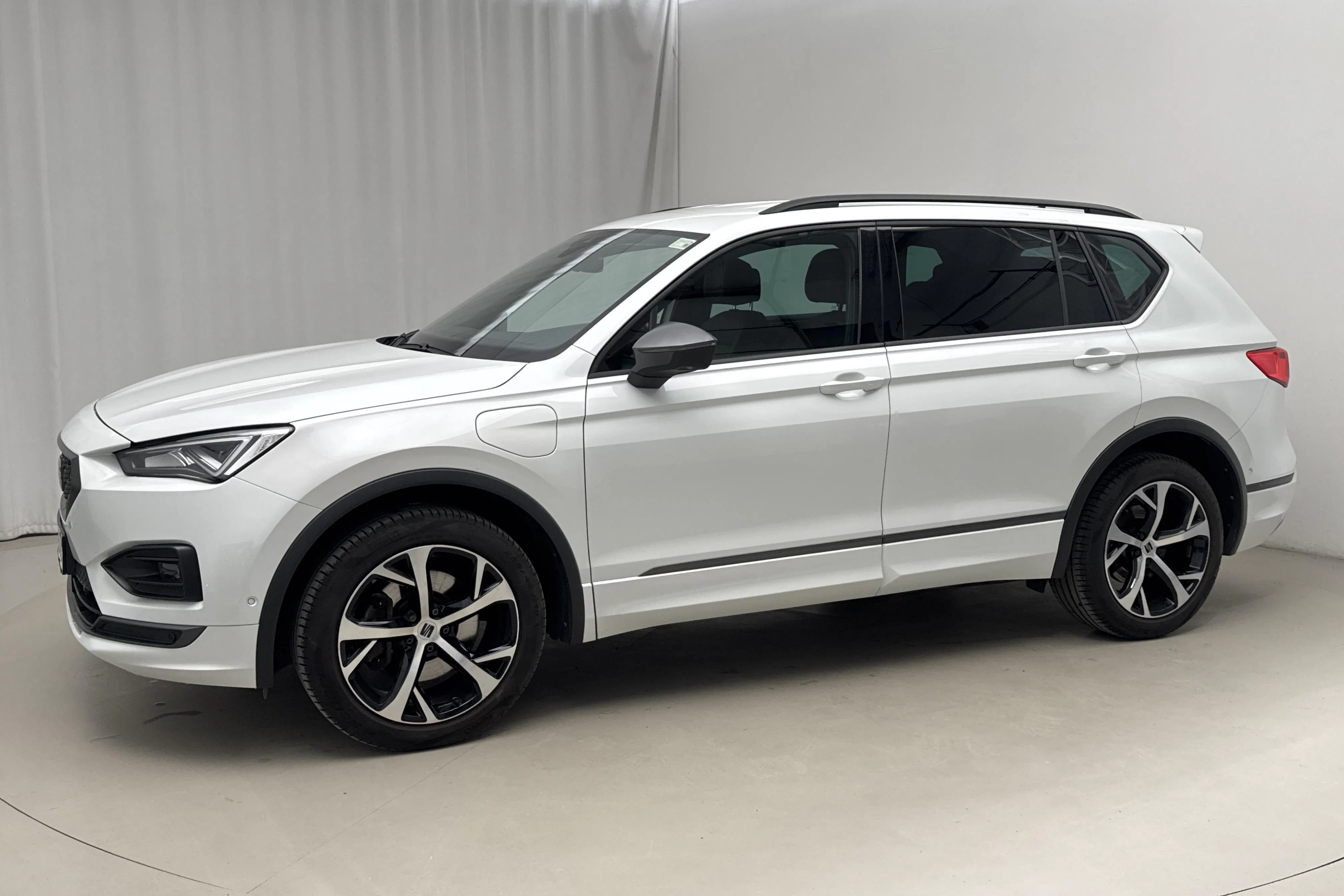 Presentation photo 2 of 18: Seat Tarraco 1.4 TSI e-hybrid (245hk) - 37 640 km - Automatic - white - 2023