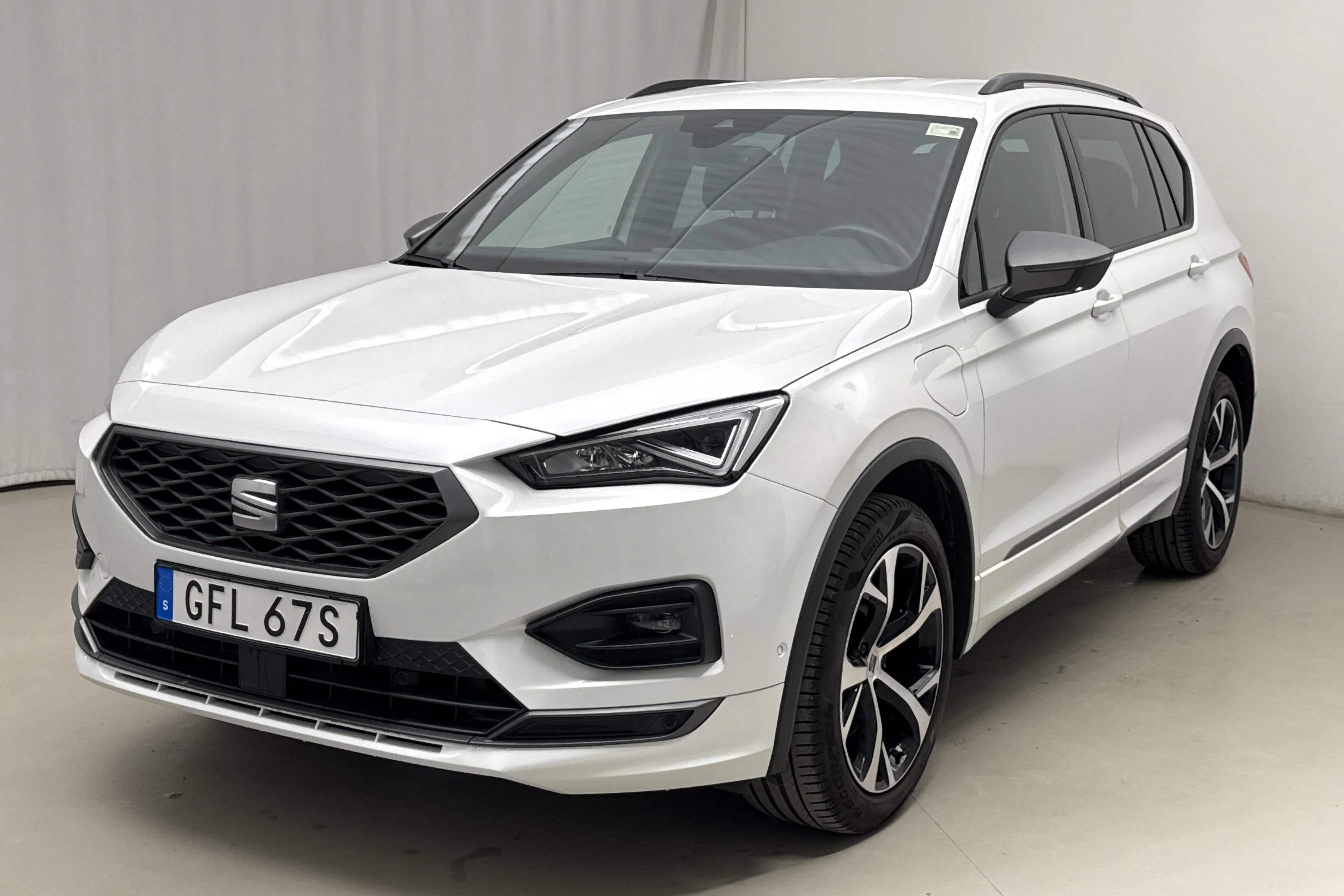 Presentation photo 1 of 18: Seat Tarraco 1.4 TSI e-hybrid (245hk) - 37 640 km - Automatic - white - 2023