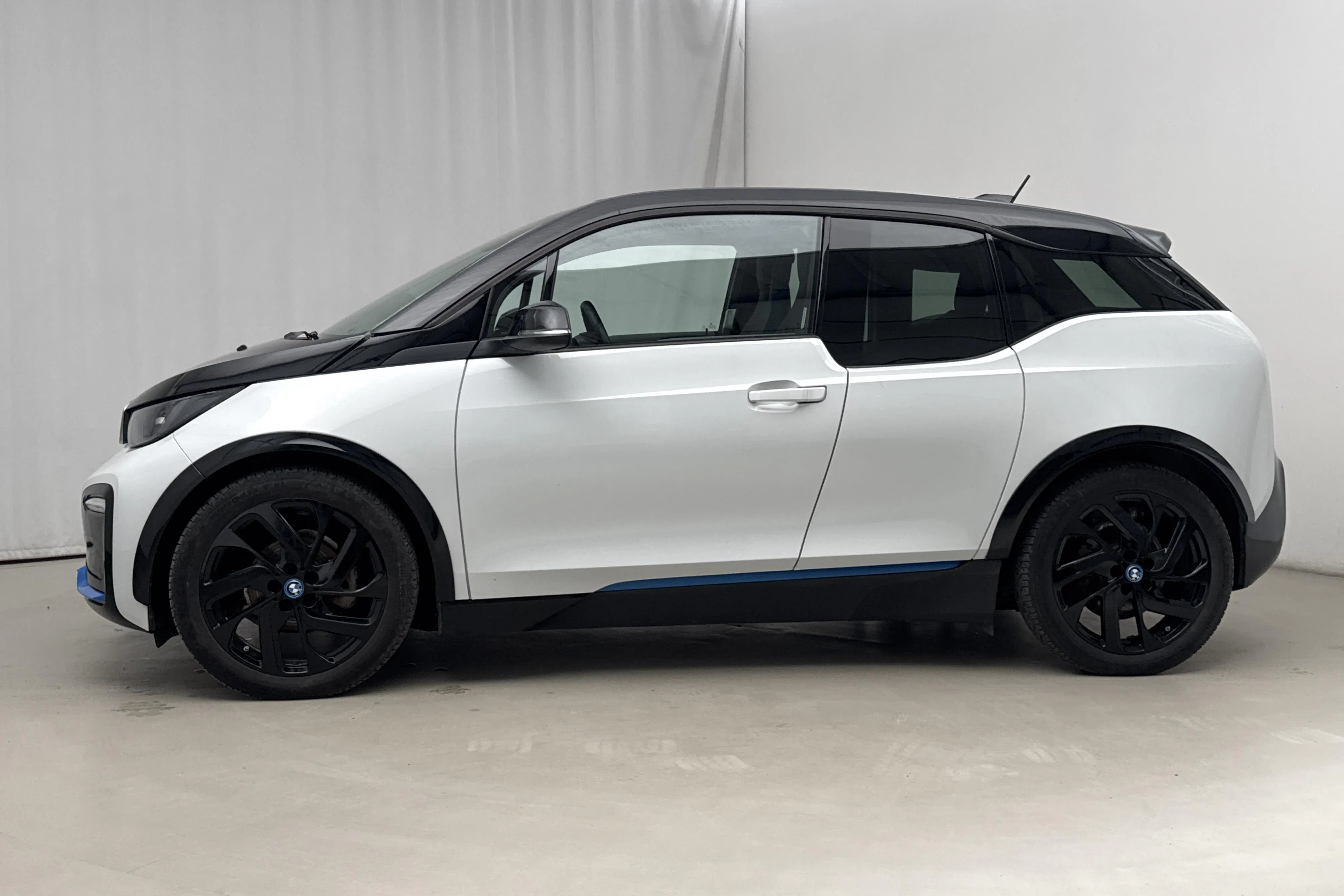 Presentationsfoto 2 av 22: BMW i3s 120Ah, I01 (184hk) - 3 049 mil - Automat - vit - 2021