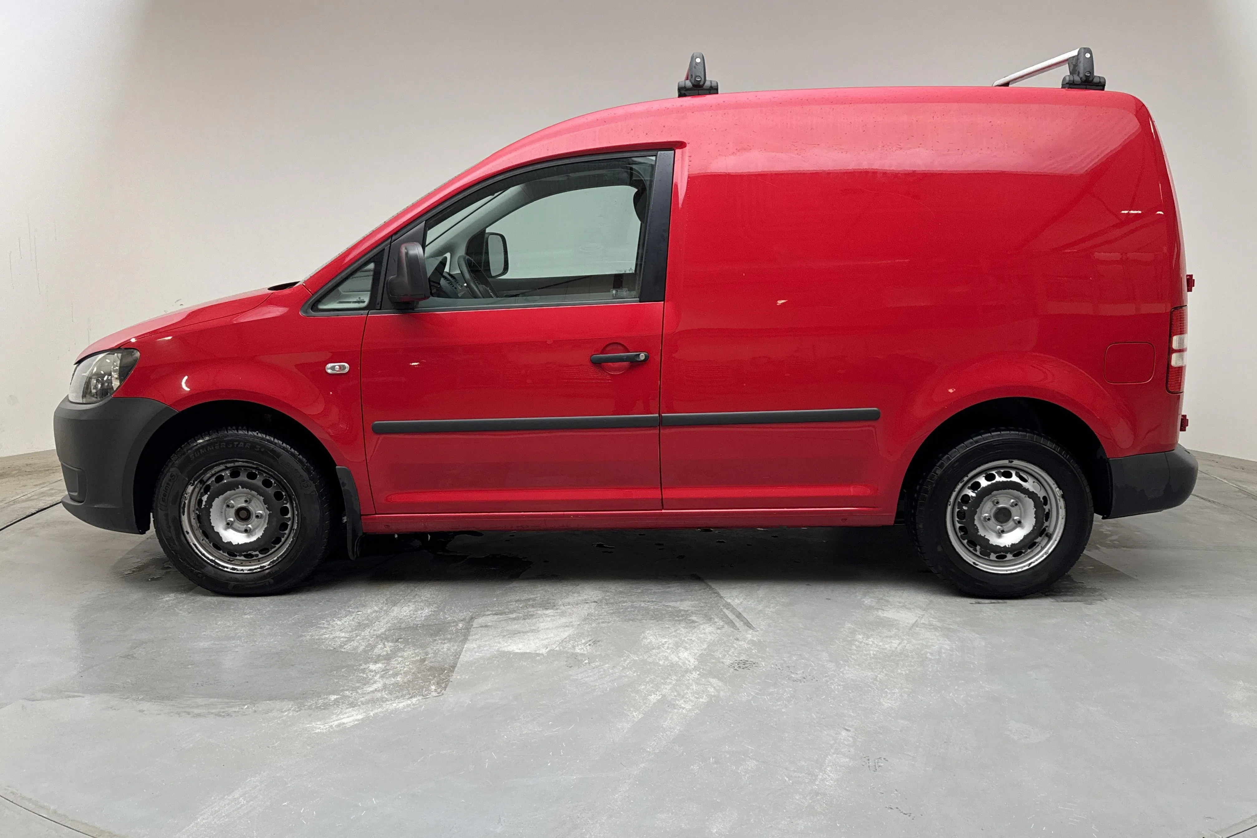 Presentation photo 2 of 11: VW Caddy 1.6 TDI Skåp (75hk) - 157 120 km - Manual - red - 2011