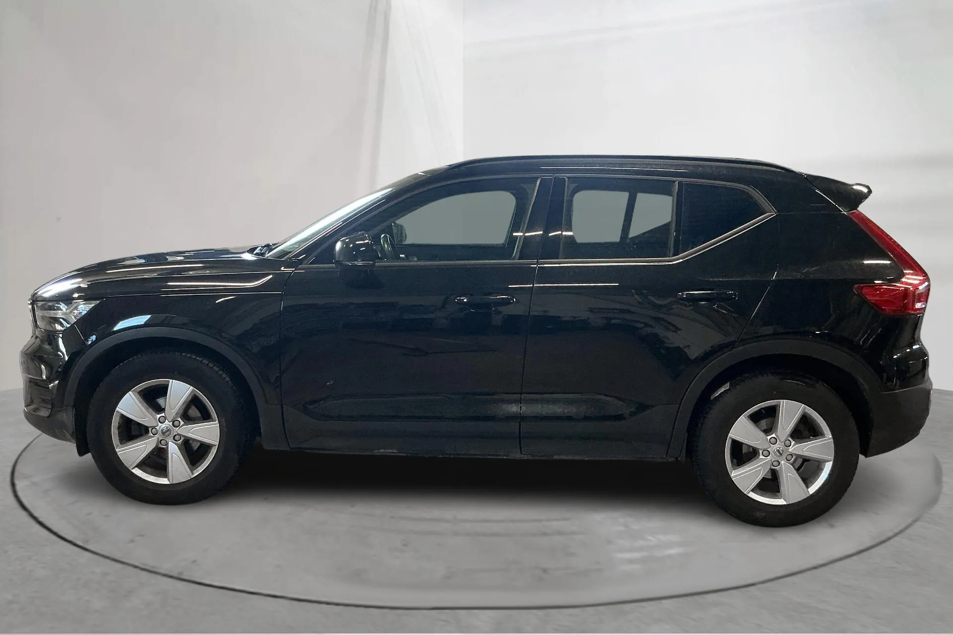 Esitlusfoto 2 aadressil 16: Volvo XC40 T3 2WD (163hk) - 83 600 km - Käsitsi - must - 2020