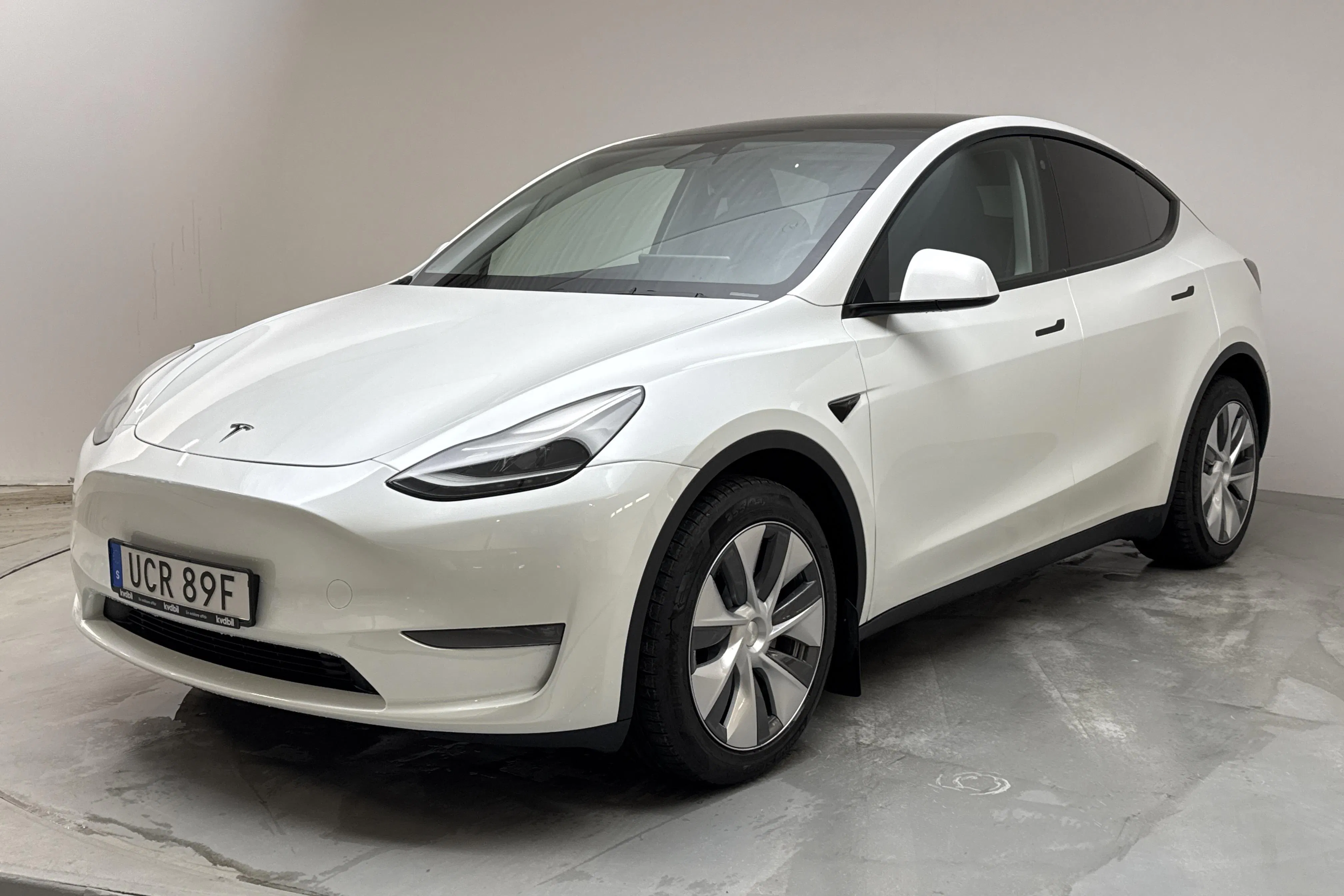 Presentationsfoto 1 av 19: Tesla Model Y Long Range Dual Motor AWD - 6 071 mil - Automat - vit - 2023