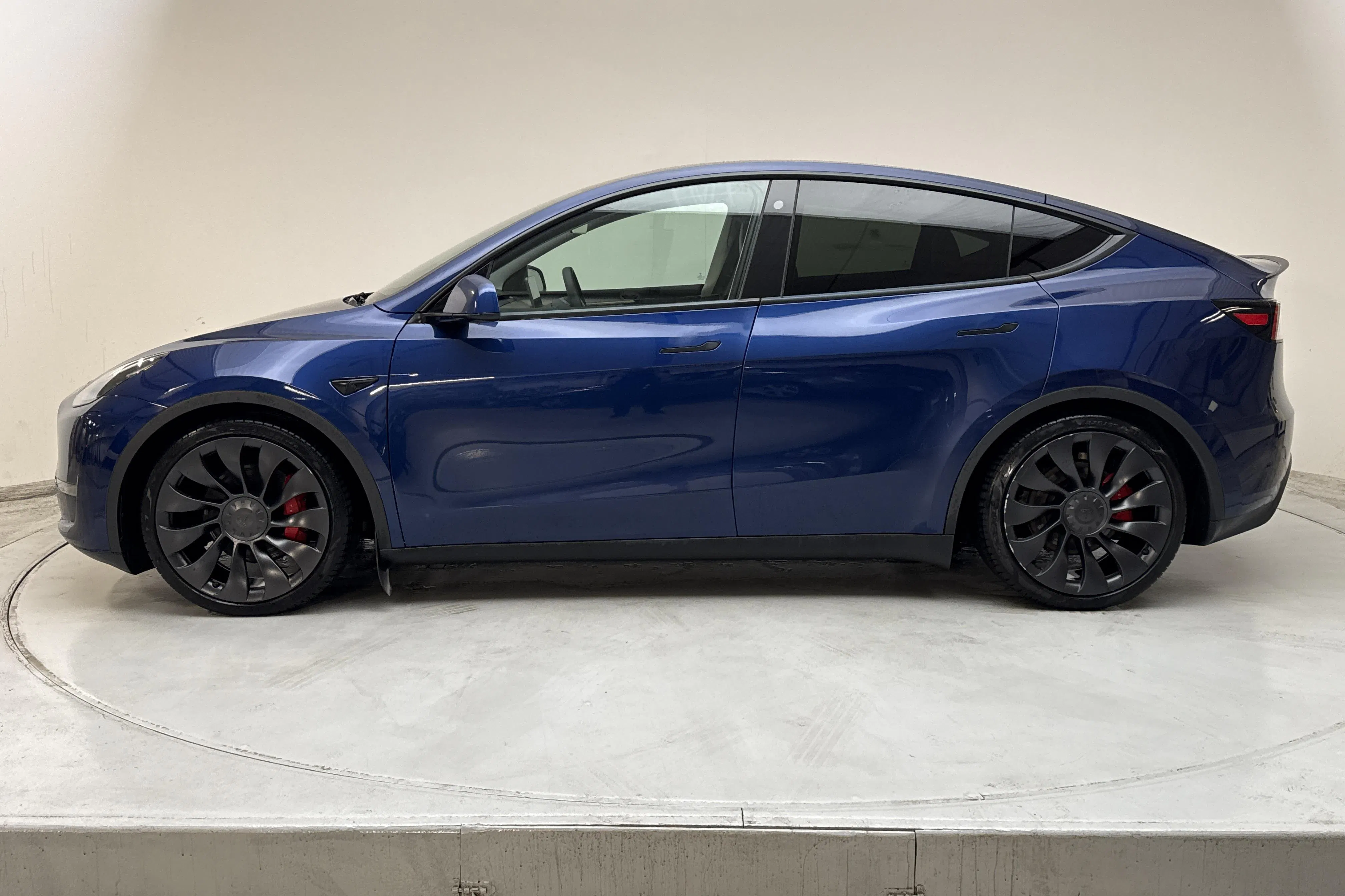 Presentation photo 2 of 19: Tesla Model Y Performance Dual Motor AWD - 95 420 km - Automatic - blue - 2023