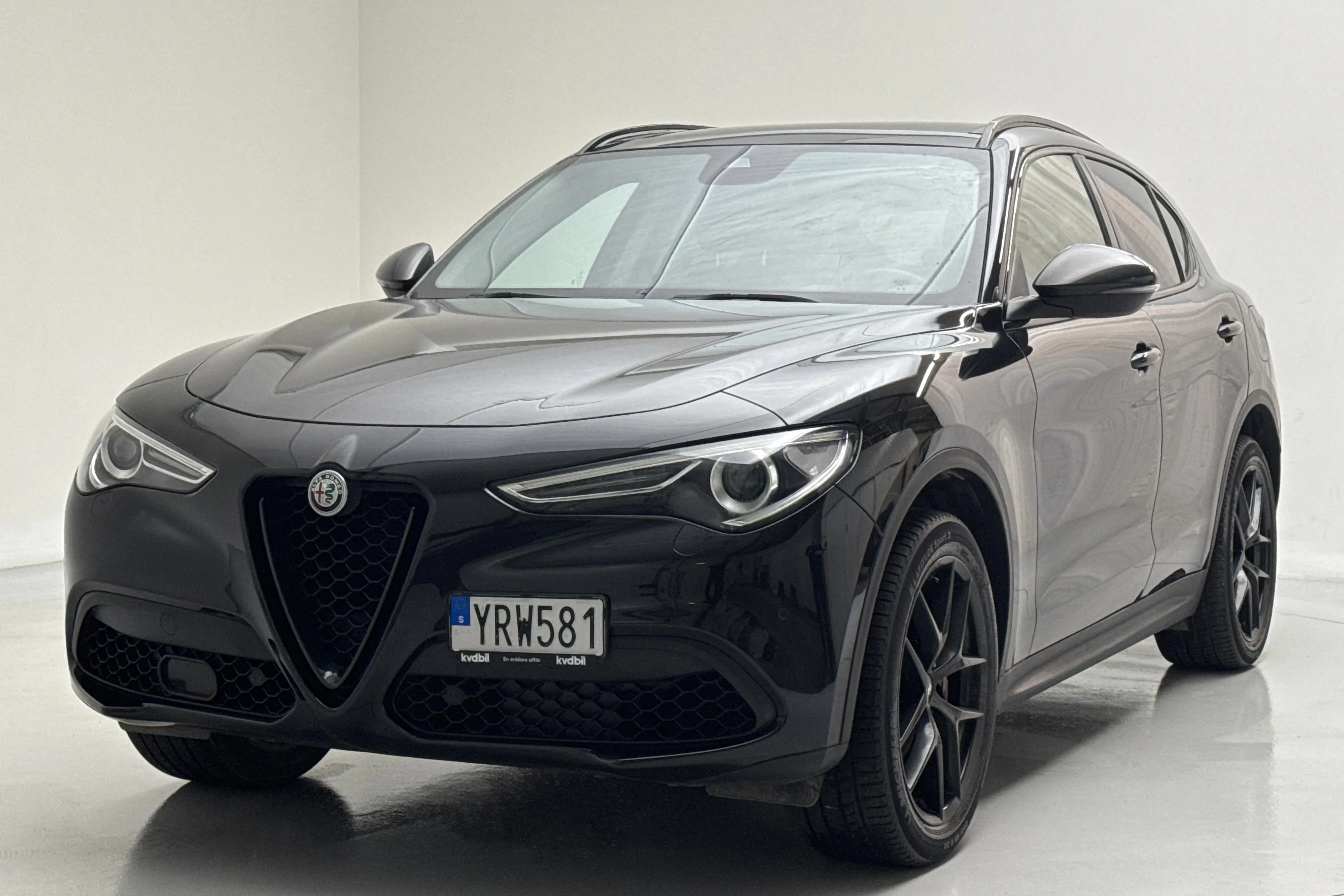 Presentationsfoto 1 av 13: Alfa Romeo Stelvio 2.0 AWD (280hk) - 10 497 mil - Automat - svart - 2019