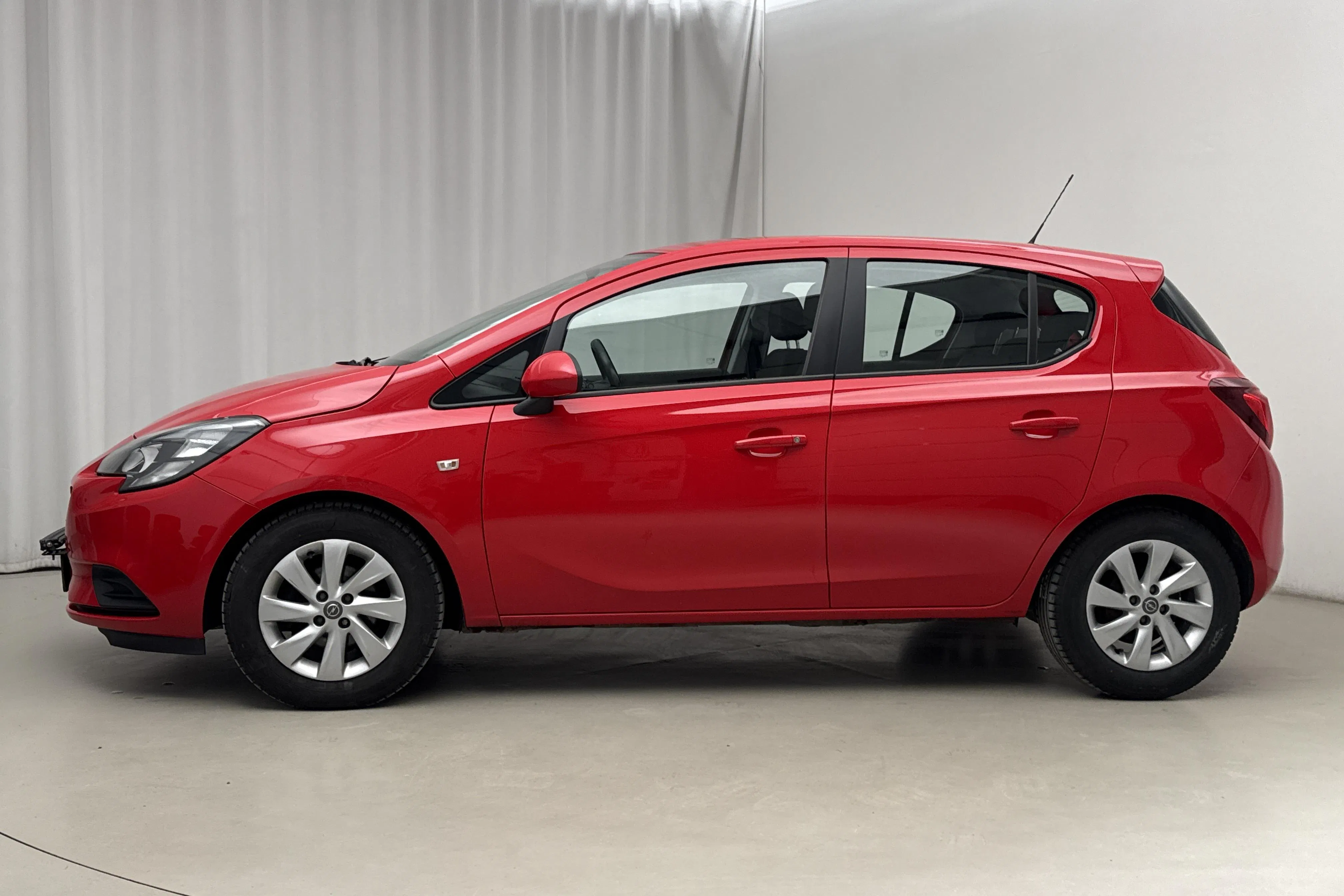 Presentationsfoto 2 av 17: Opel Corsa 1.4 ECOTEC 5dr (90hk) - 11 615 mil - Manuell - röd - 2019