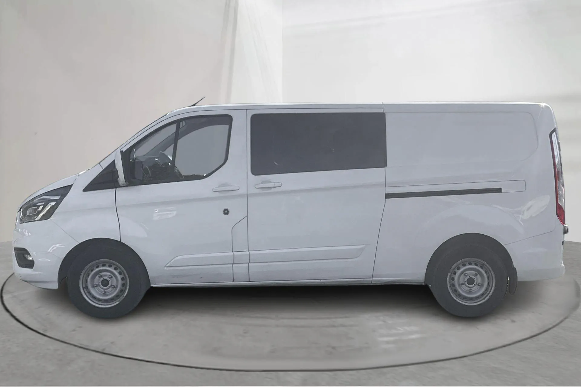 Presentationsfoto 2 av 15: Ford Transit Custom 340 (170hk) - 13 458 mil - Automat - vit - 2021