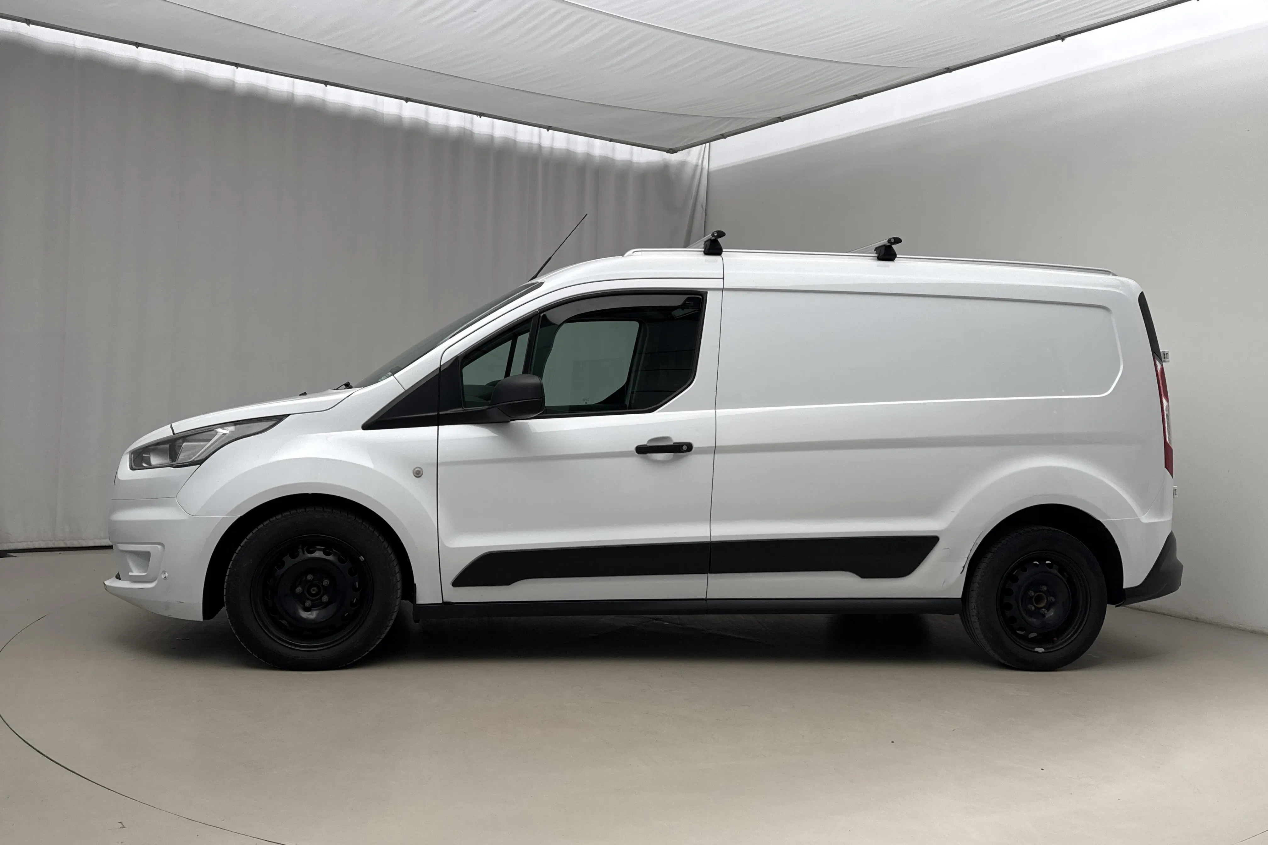 Presentationsfoto 2 av 18: Ford Transit Connect 1.5 EcoBlue (100hk) - 10 237 mil - Automat - vit - 2019