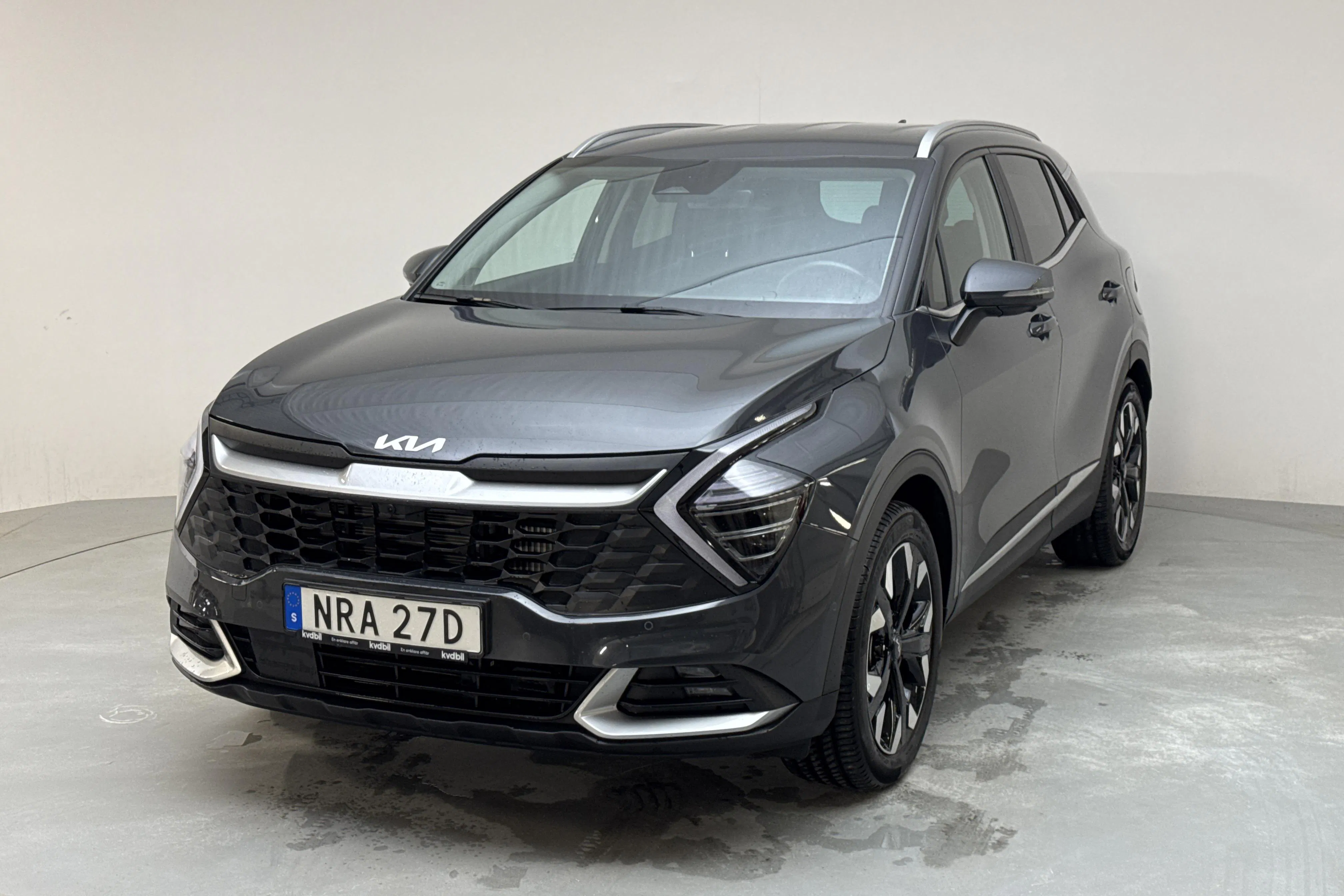 Presentationsfoto 1 av 17: KIA Sportage PHEV AWD (265hk) - 3 259 mil - Automat - grå - 2023