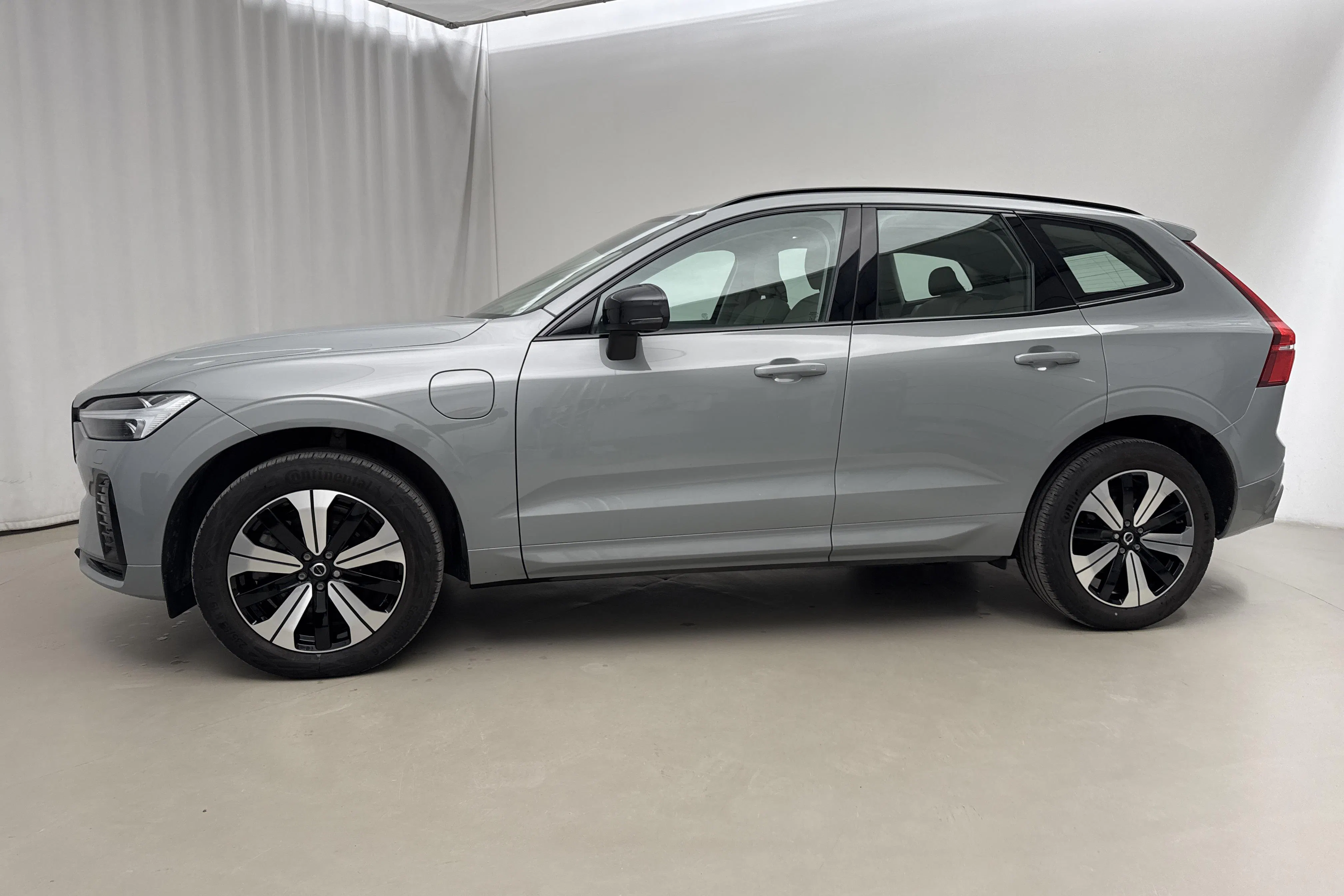 Presentationsfoto 2 av 24: Volvo XC60 T6 AWD Recharge (350hk) - 3 205 mil - Automat - grå - 2025