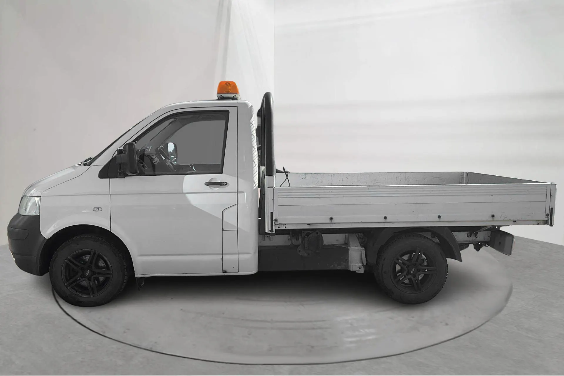 Presentation photo 2 of 12: VW Transporter T5 2.5 TDI Pickup (130hk) - 222 200 km - Manual - white - 2009