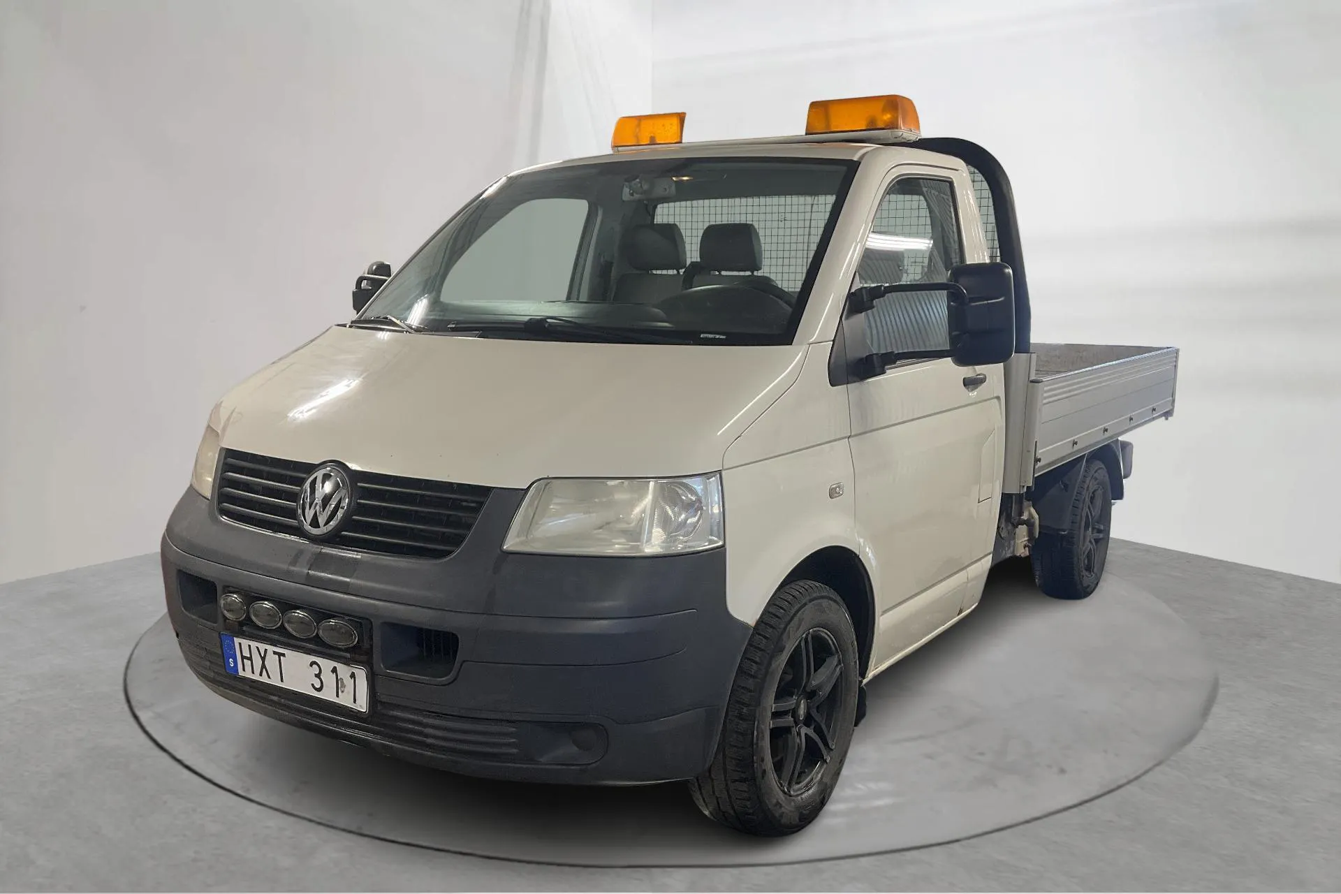 Presentation photo 1 of 12: VW Transporter T5 2.5 TDI Pickup (130hk) - 222 200 km - Manual - white - 2009