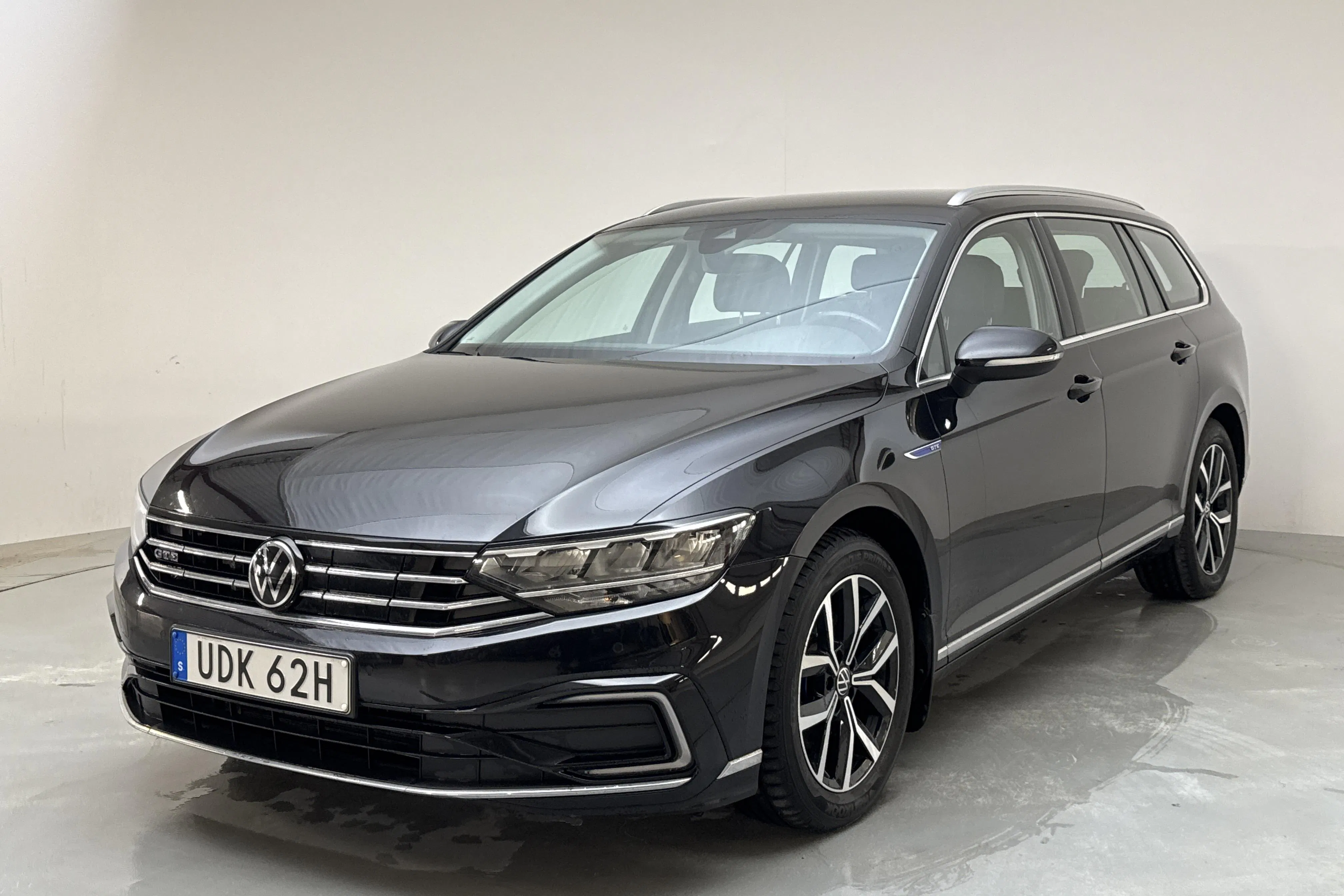 Presentationsfoto 1 av 16: VW Passat 1.4 GTE Sportscombi (218hk) - 11 680 mil - Automat - svart - 2023