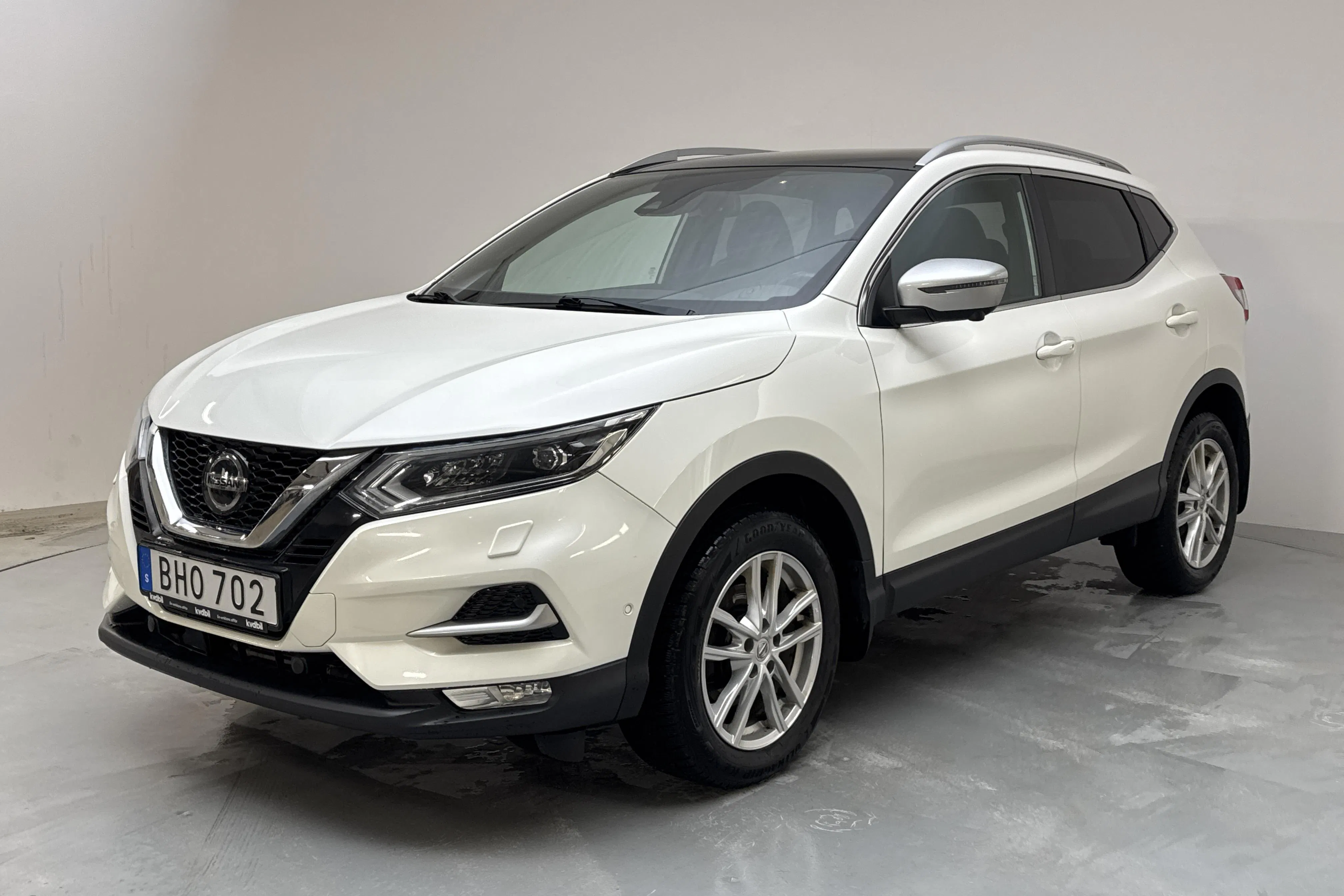 Presentation photo 1 of 17: Nissan Qashqai 1.2 DIG-T (115hk) - 92 200 km - Automatic - white - 2018