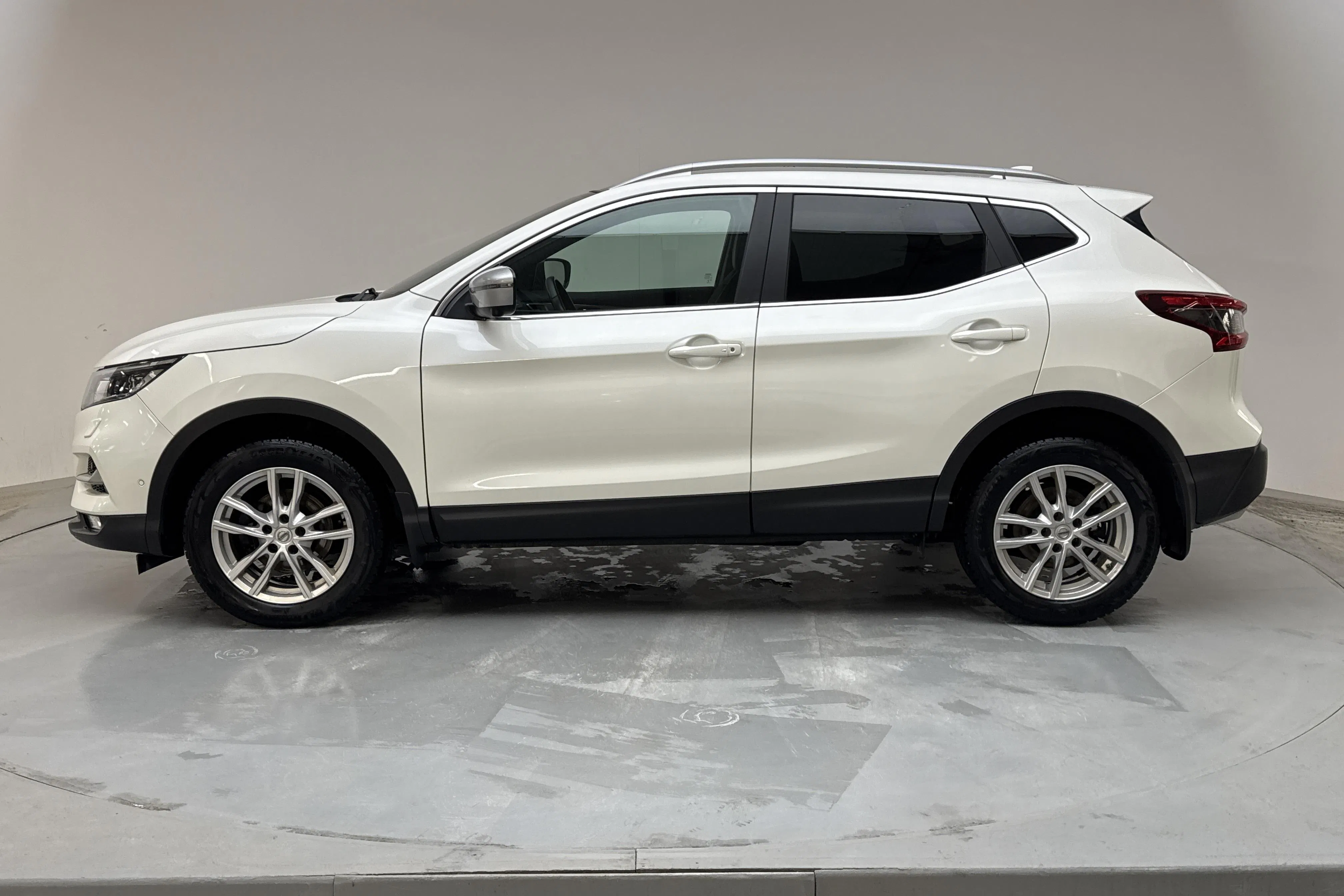 Presentation photo 2 of 17: Nissan Qashqai 1.2 DIG-T (115hk) - 92 200 km - Automatic - white - 2018
