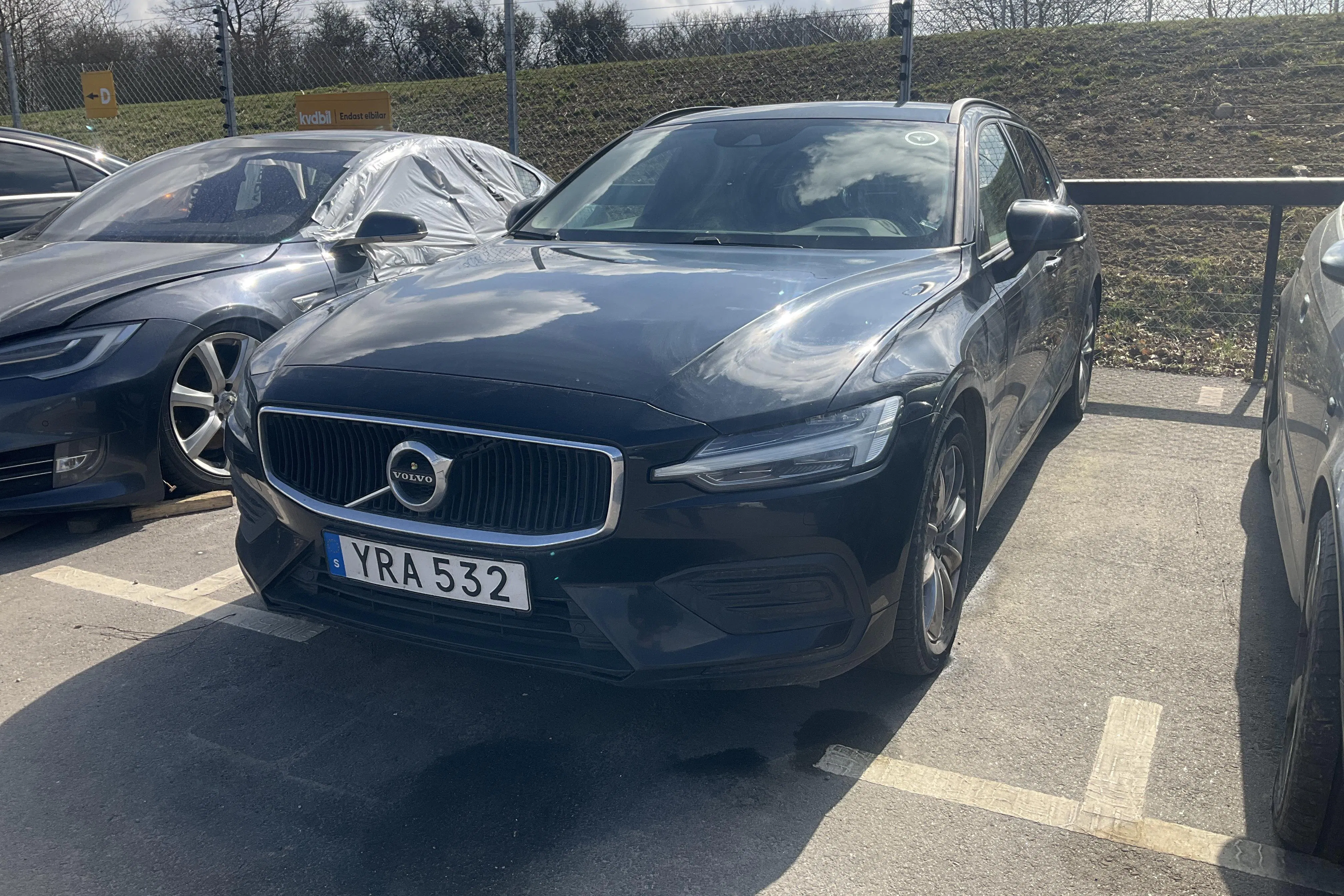Presentation photo 1 of 14: Volvo V60 D3 (150hk) - 258 570 km - Automatic - black - 2019