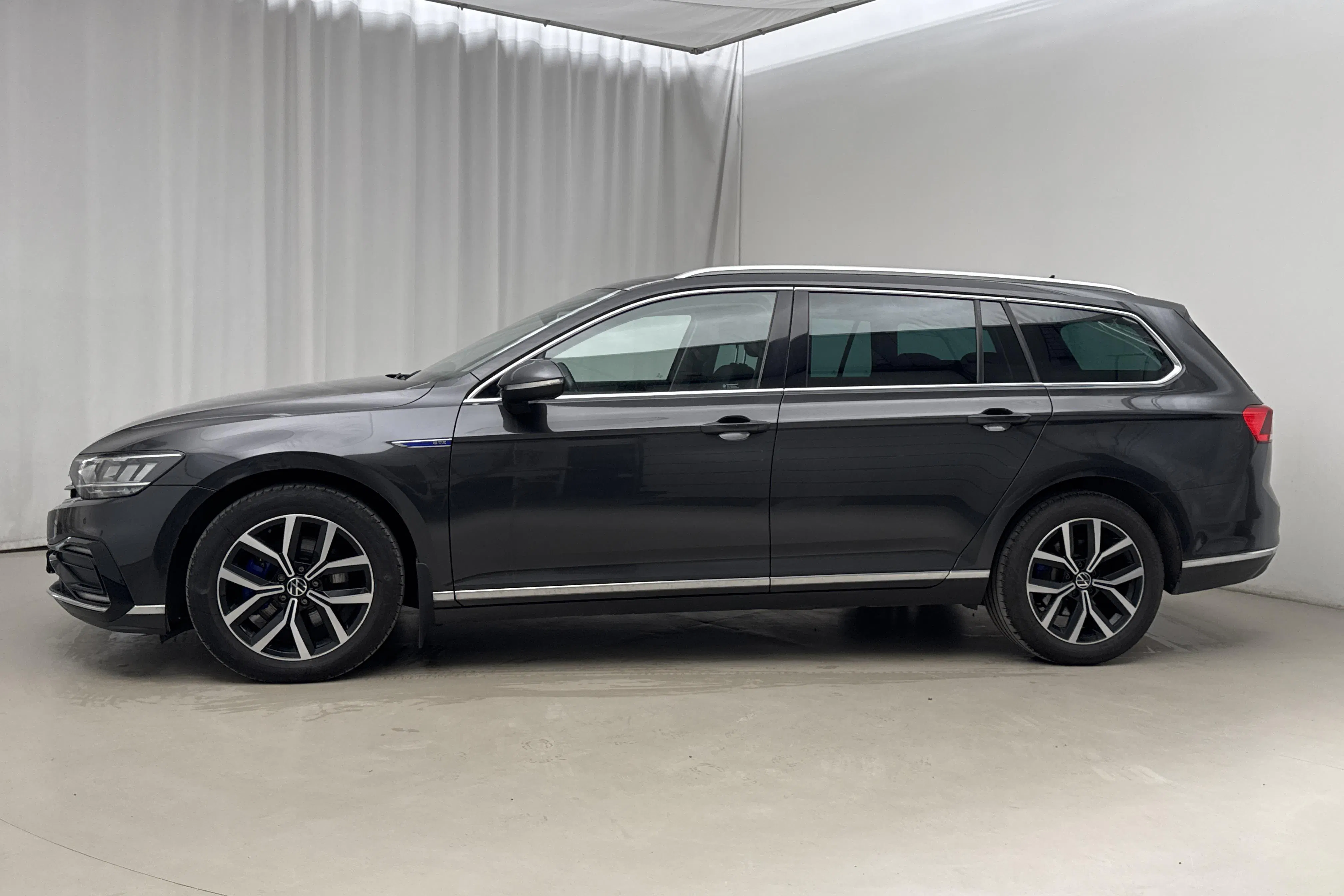 Presentationsfoto 2 av 23: VW Passat 1.4 GTE Sportscombi (218hk) - 12 709 mil - Automat - Dark Grey - 2022