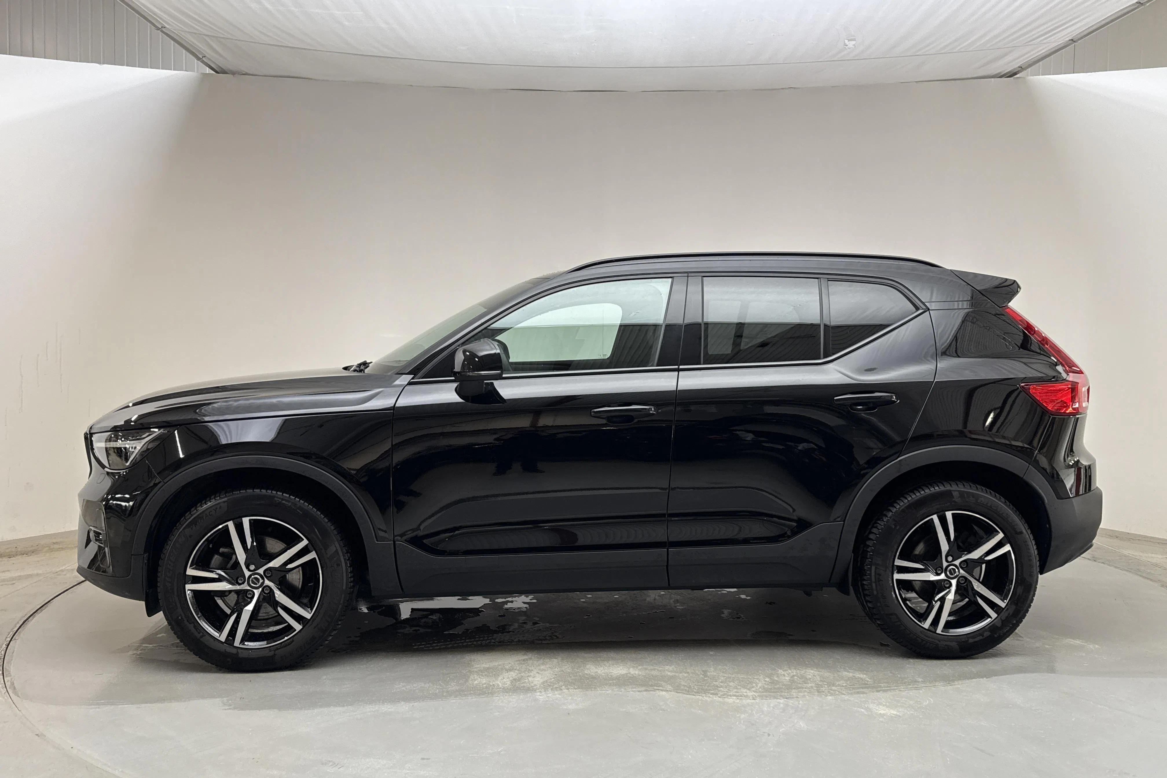 Presentation photo 2 of 14: Volvo XC40 B4 AWD (197hk) - 62 190 km - Automatic - black - 2023