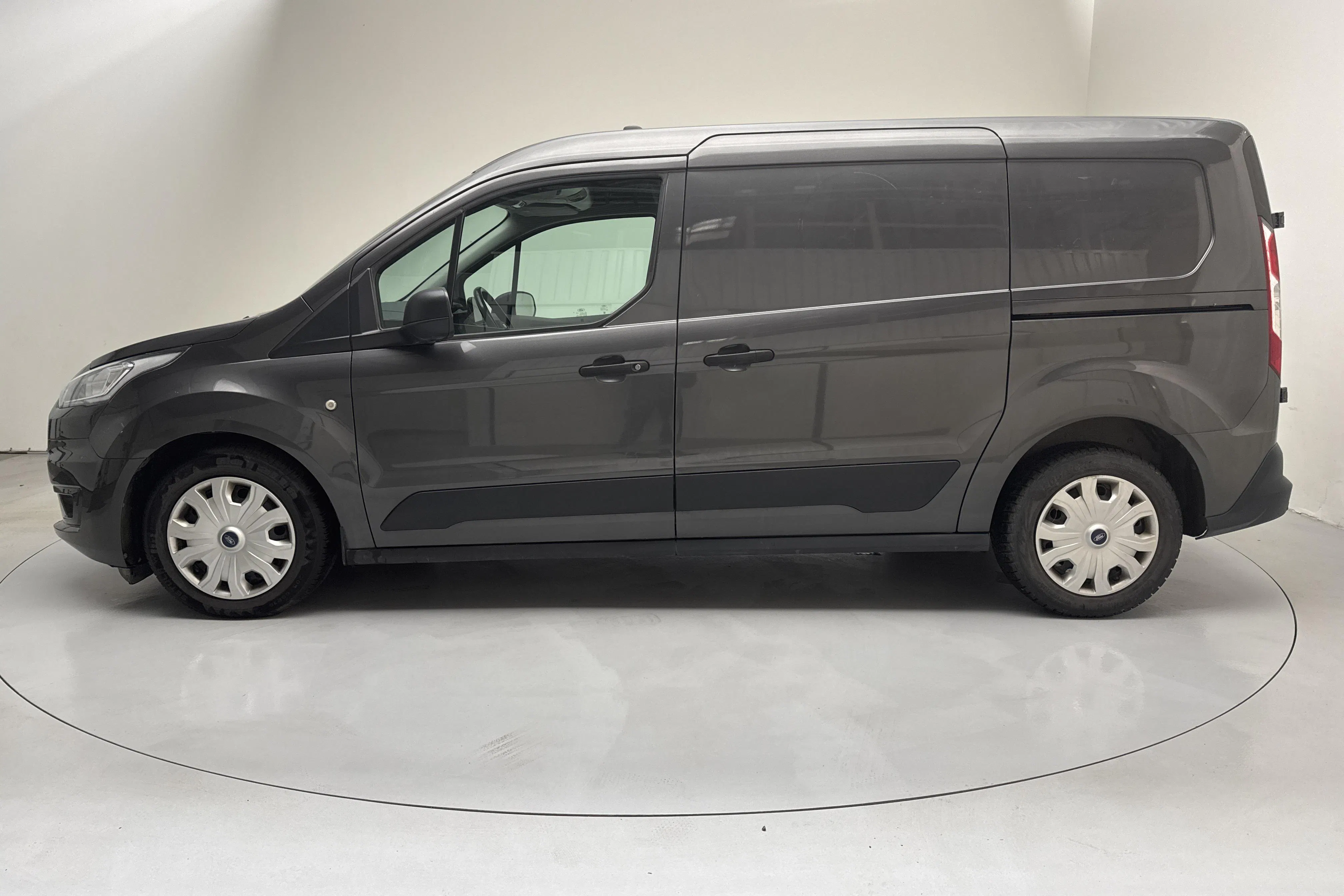 Presentationsfoto 2 av 13: Ford Transit Connect 1.5 TDCi (120hk) - 10 415 mil - Automat - grå - 2019