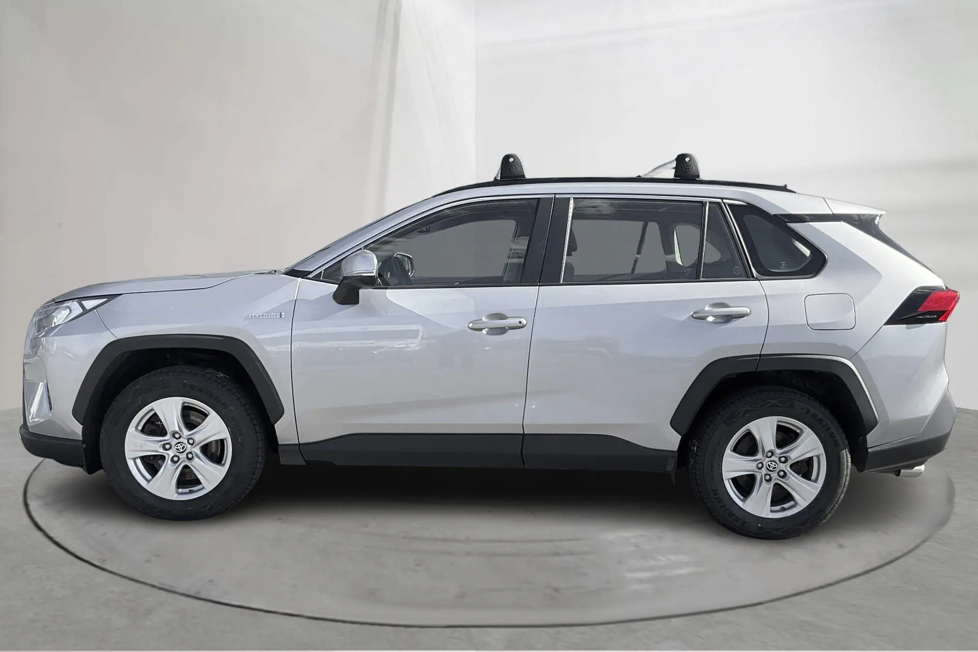 Presentationsfoto 2 av 15: Toyota RAV4 2.5 HSD AWD (222hk) - 13 551 mil - Automat - silver - 2020
