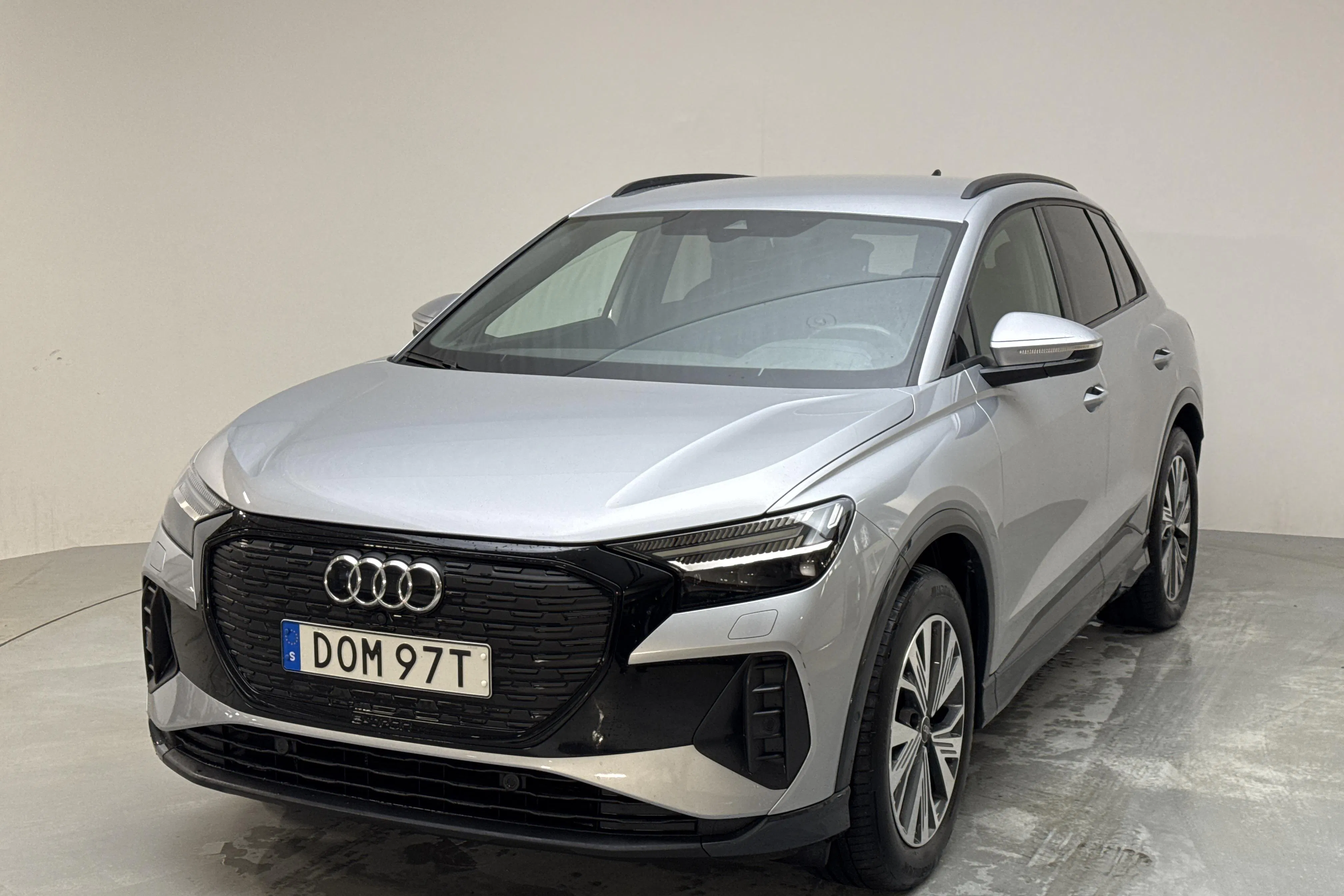 Presentationsfoto 1 av 16: Audi Q4 40 e-tron 77kWh (204hk) - 7 730 mil - Automat - silver - 2023