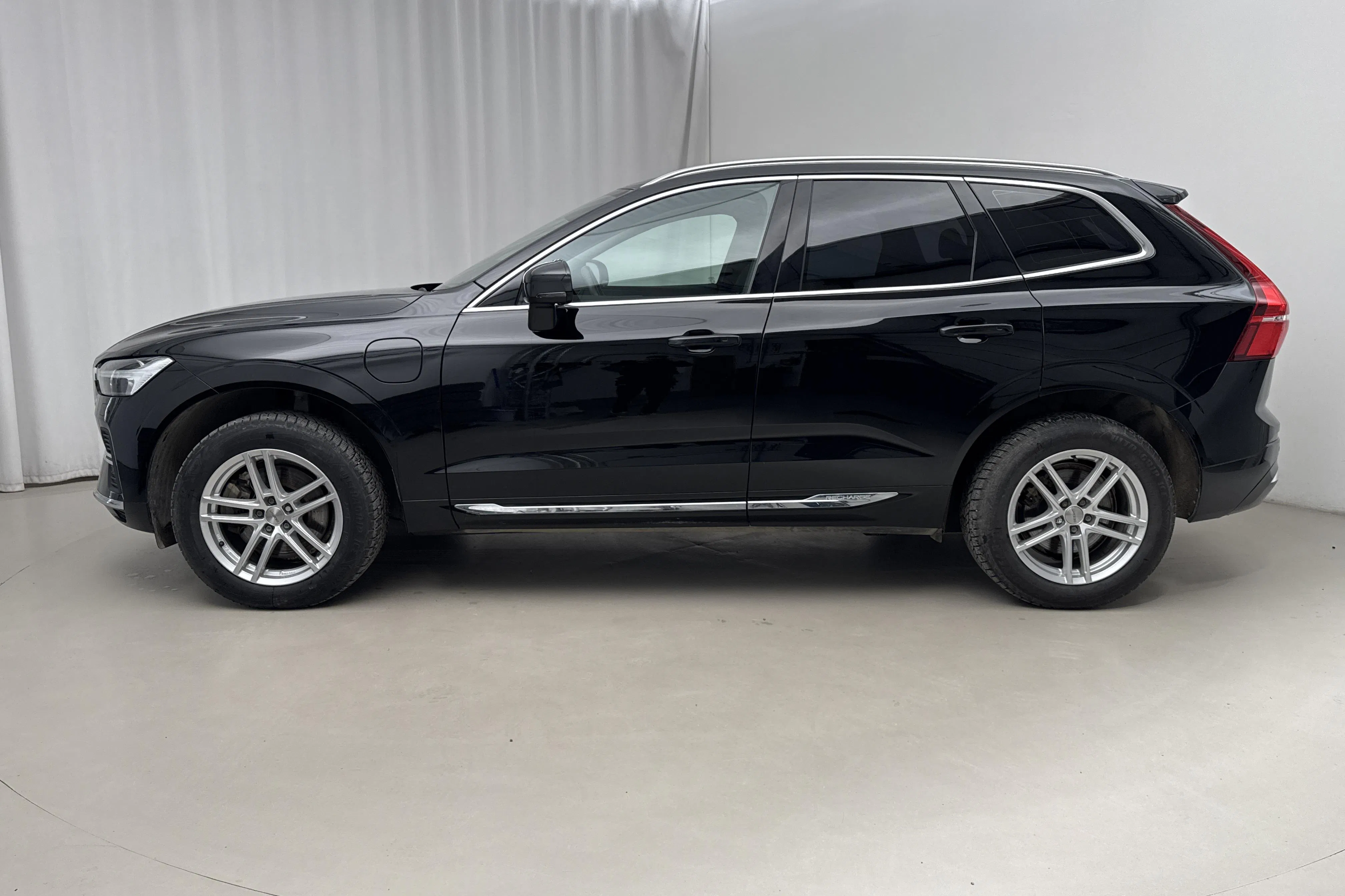 Presentationsfoto 2 av 22: Volvo XC60 T6 AWD Recharge (350hk) - 9 647 mil - Automat - svart - 2023