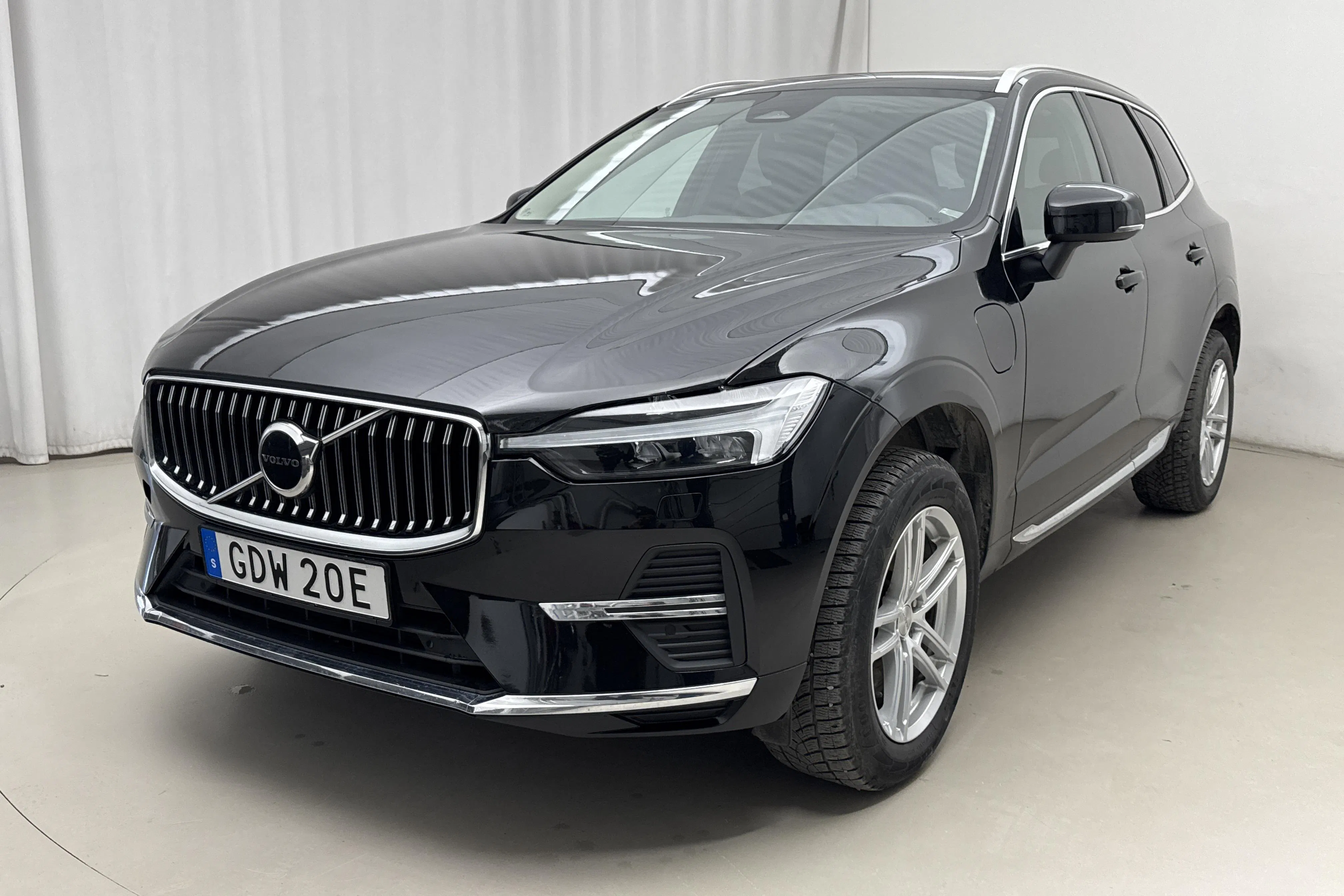 Presentationsfoto 1 av 22: Volvo XC60 T6 AWD Recharge (350hk) - 9 647 mil - Automat - svart - 2023