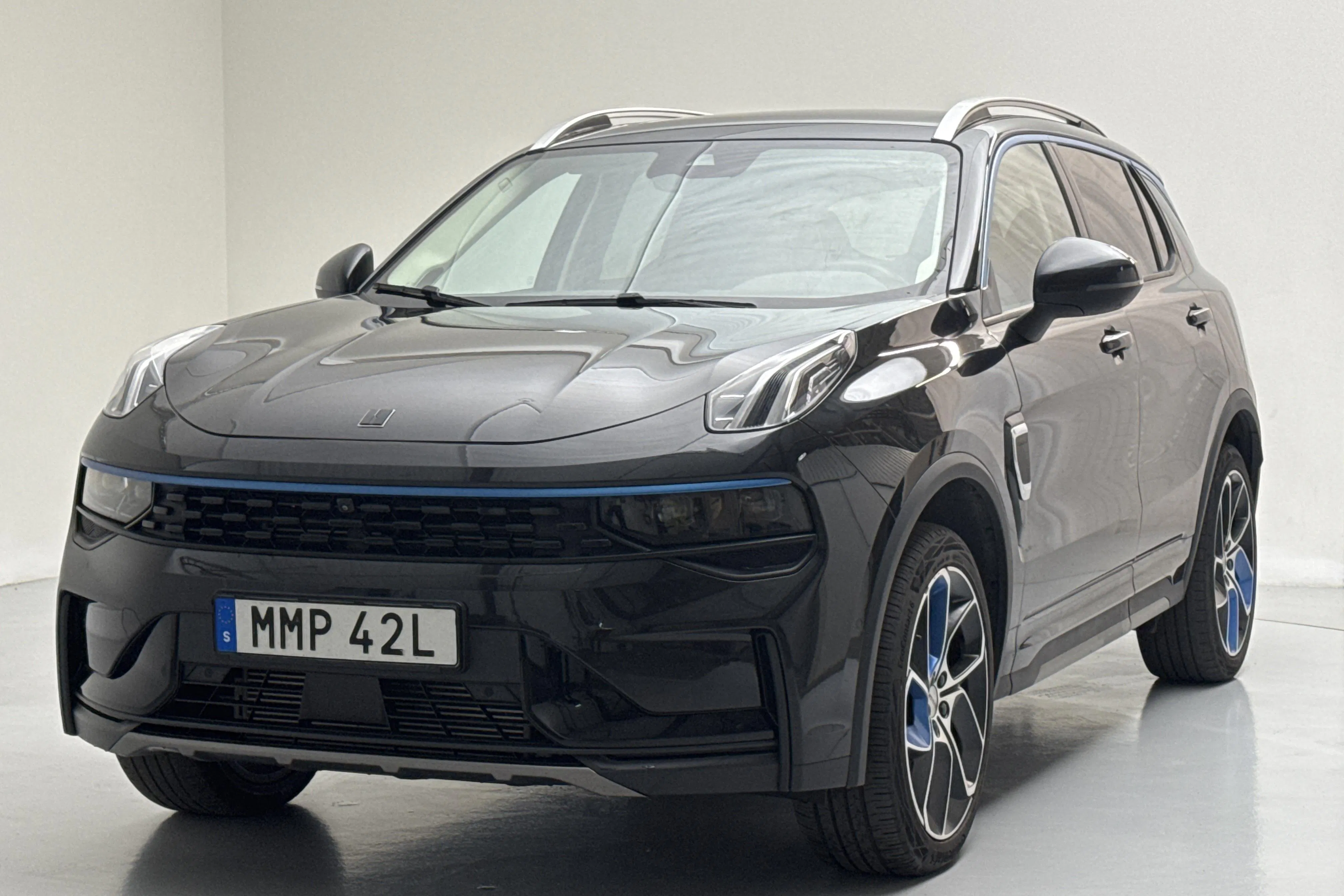 Presentation photo 1 of 18: Lynk & Co 01 PHEV (265hk) - 88 110 km - Automatic - black - 2022