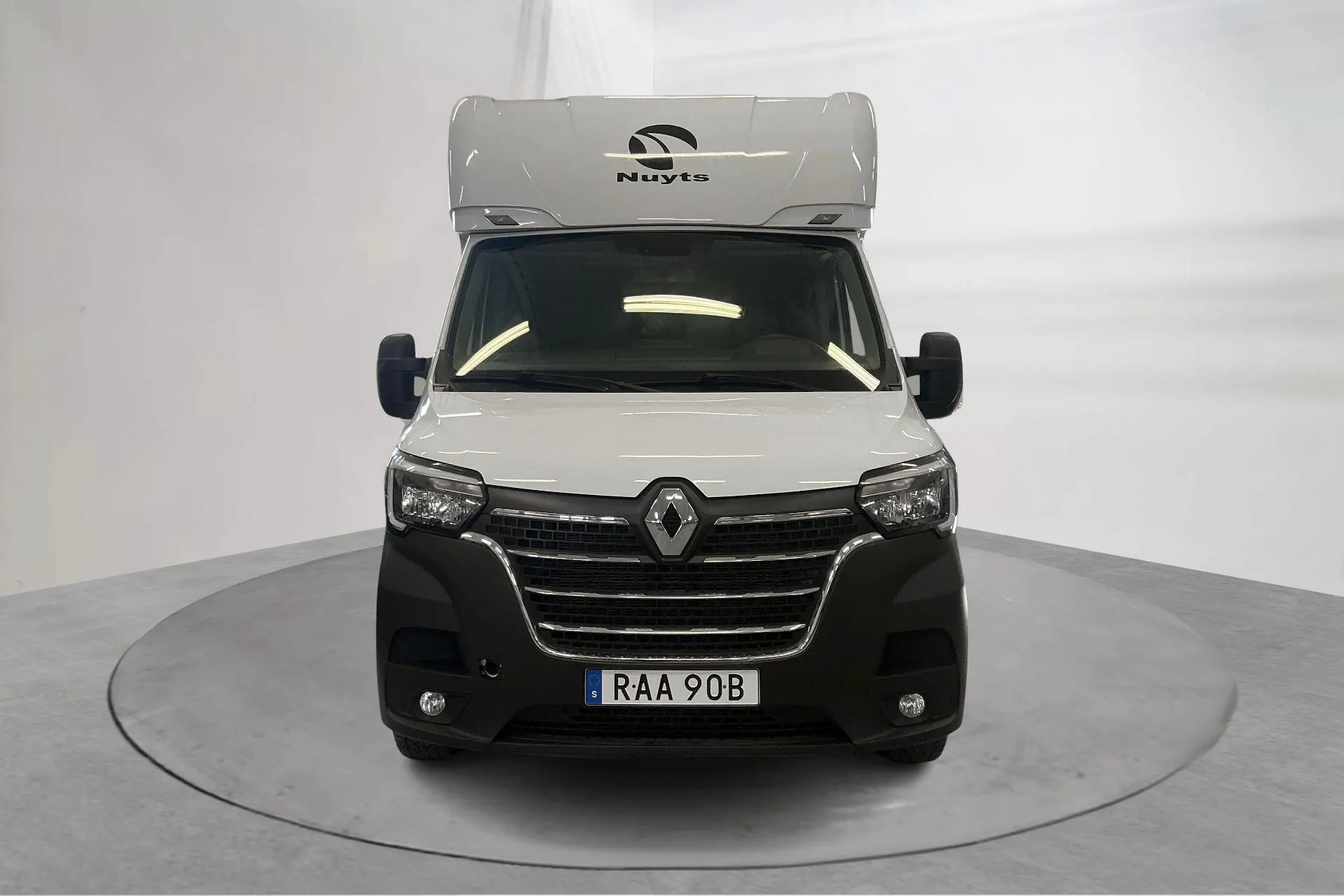 Presentation photo 2 of 18: Renault Master 2.3 dCi Nuyts HORSETRUCKS Hästtransport - 36 610 km - Manual - white - 2023